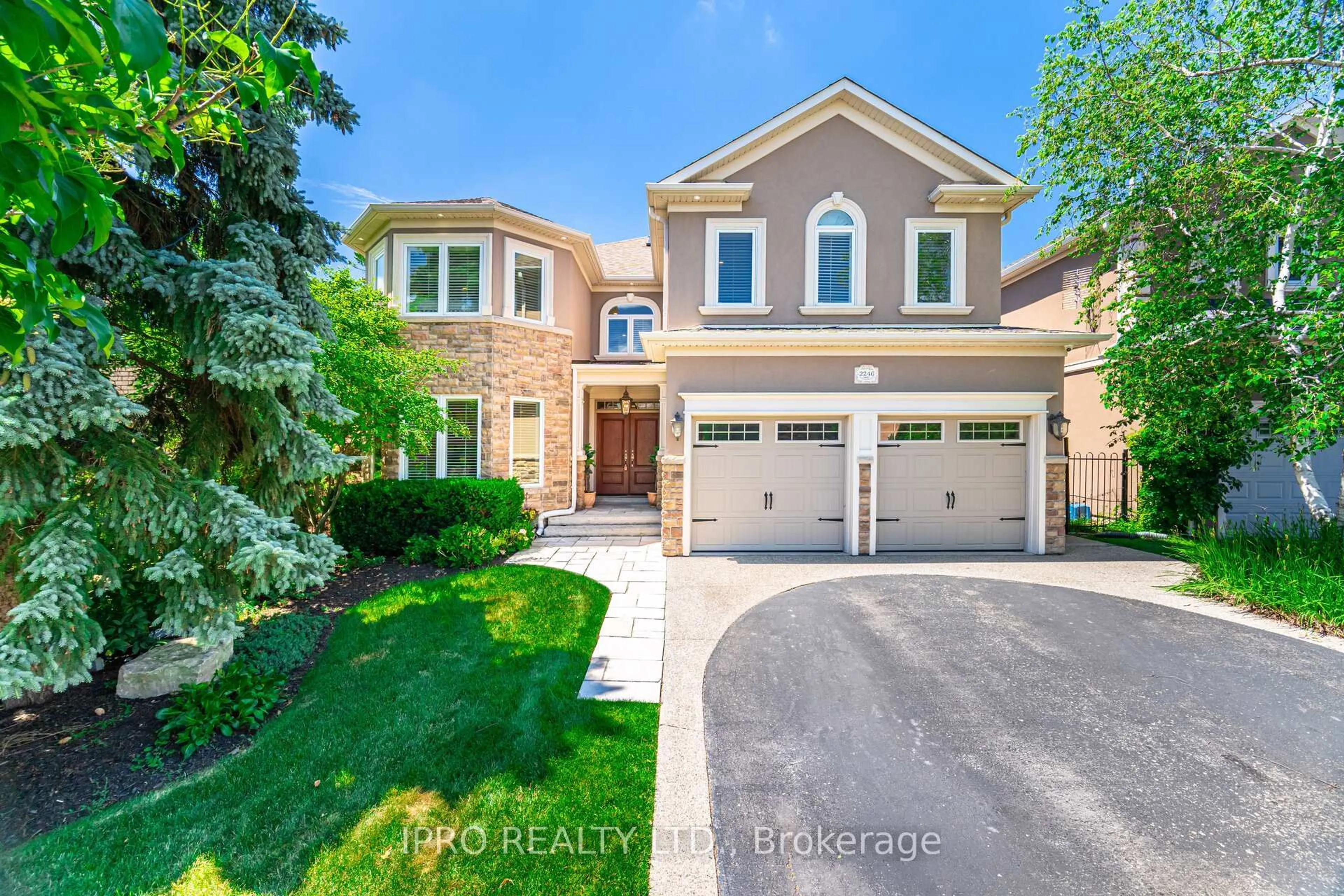 Home with brick exterior material, street for 2246 Grand Ravine Dr, Oakville Ontario L6H 6B1