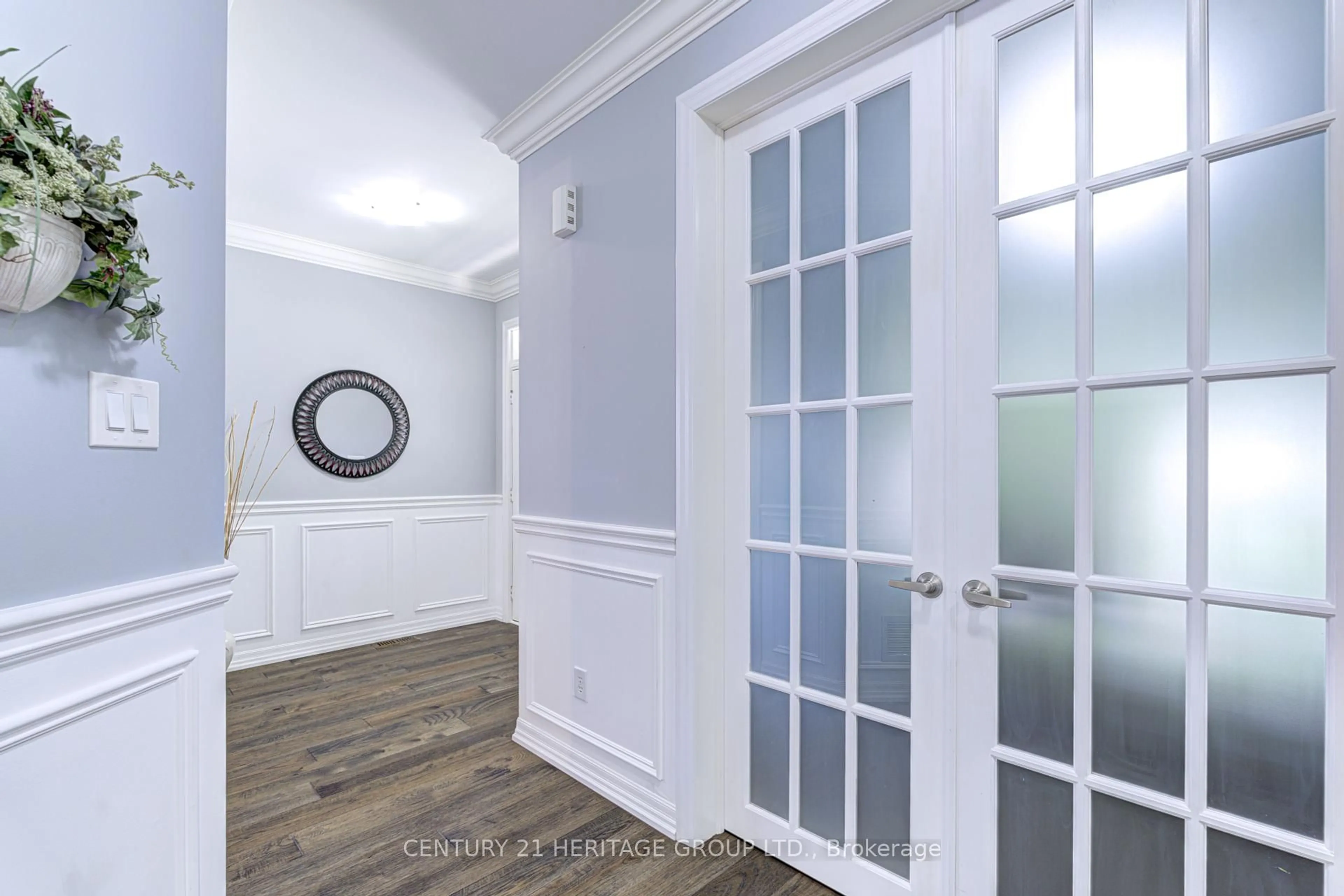 Indoor entryway for 1406 Marshall Cres, Milton Ontario L9T 6T9