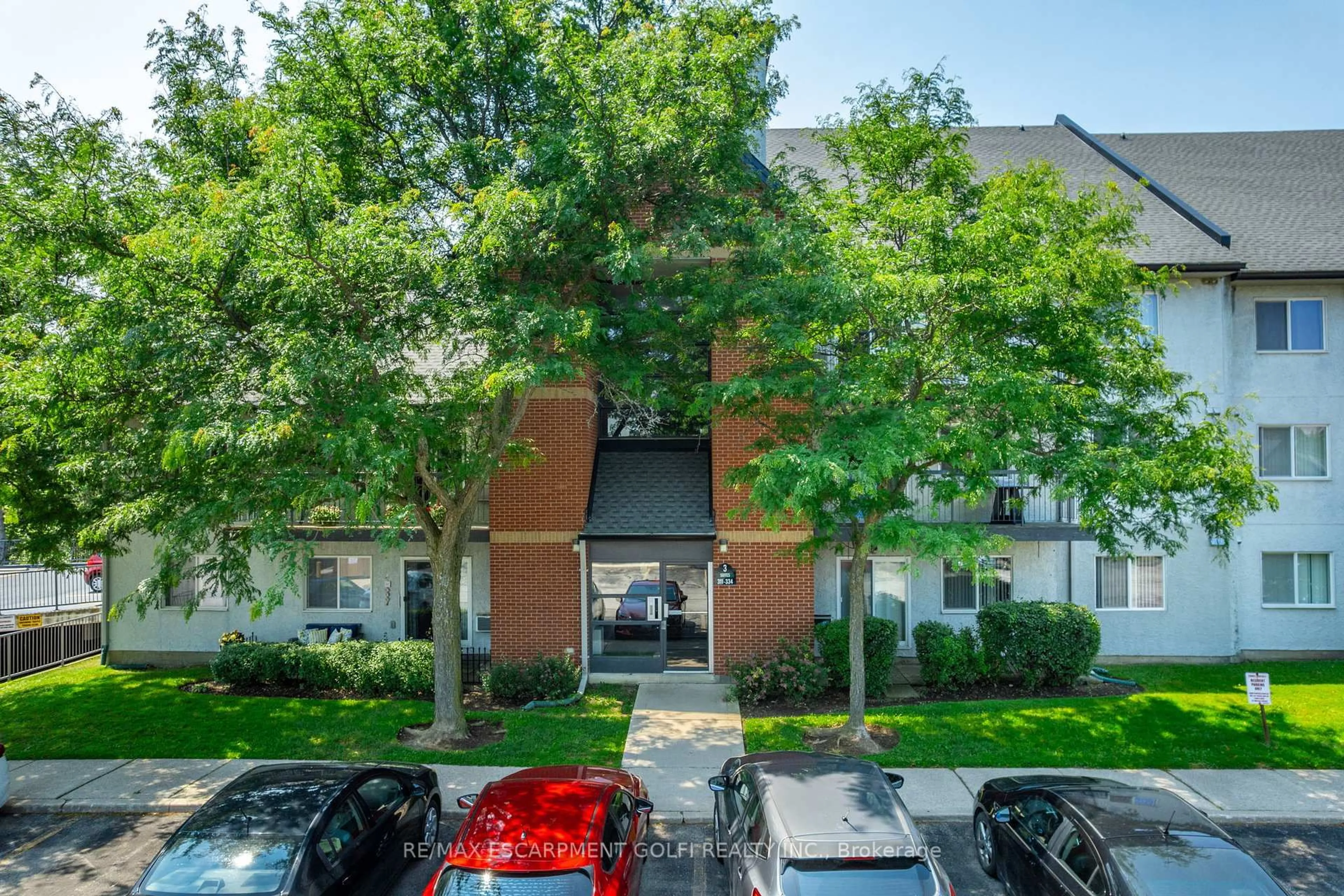 A pic from outside/outdoor area/front of a property/back of a property/a pic from drone, street for 1450 Glen Abbey Gate #311, Oakville Ontario L6M 2V7