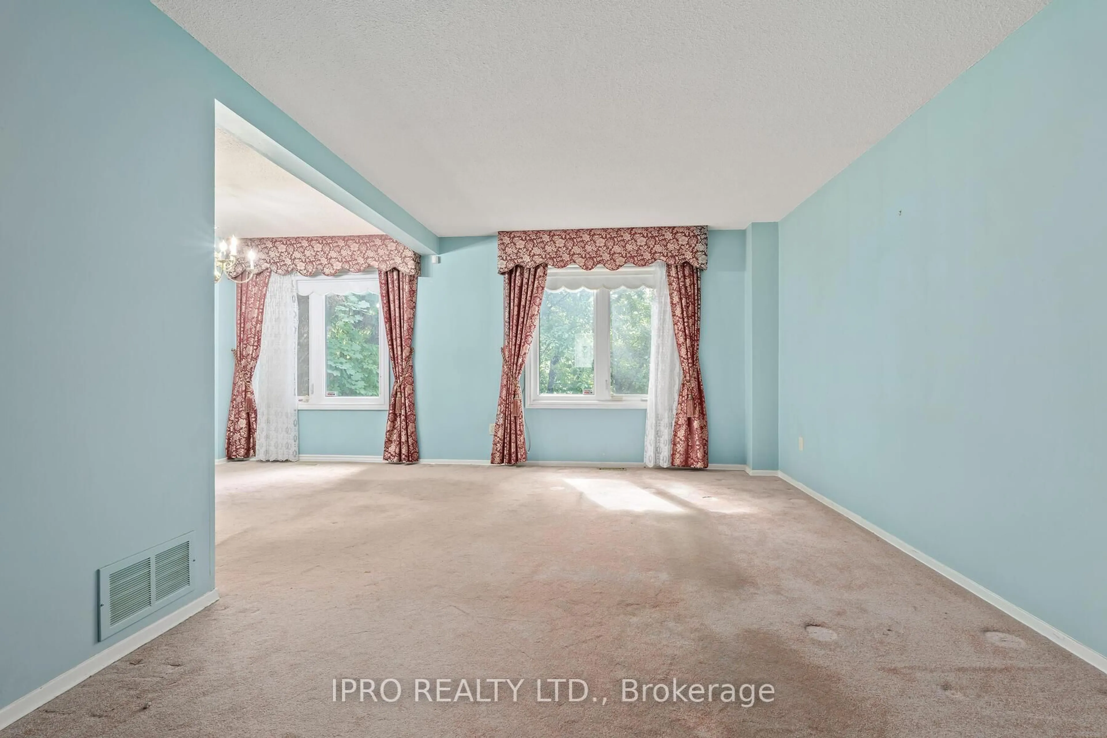 A pic of a room for 5 Greenleaf Cres, Brampton Ontario L6X 2V5