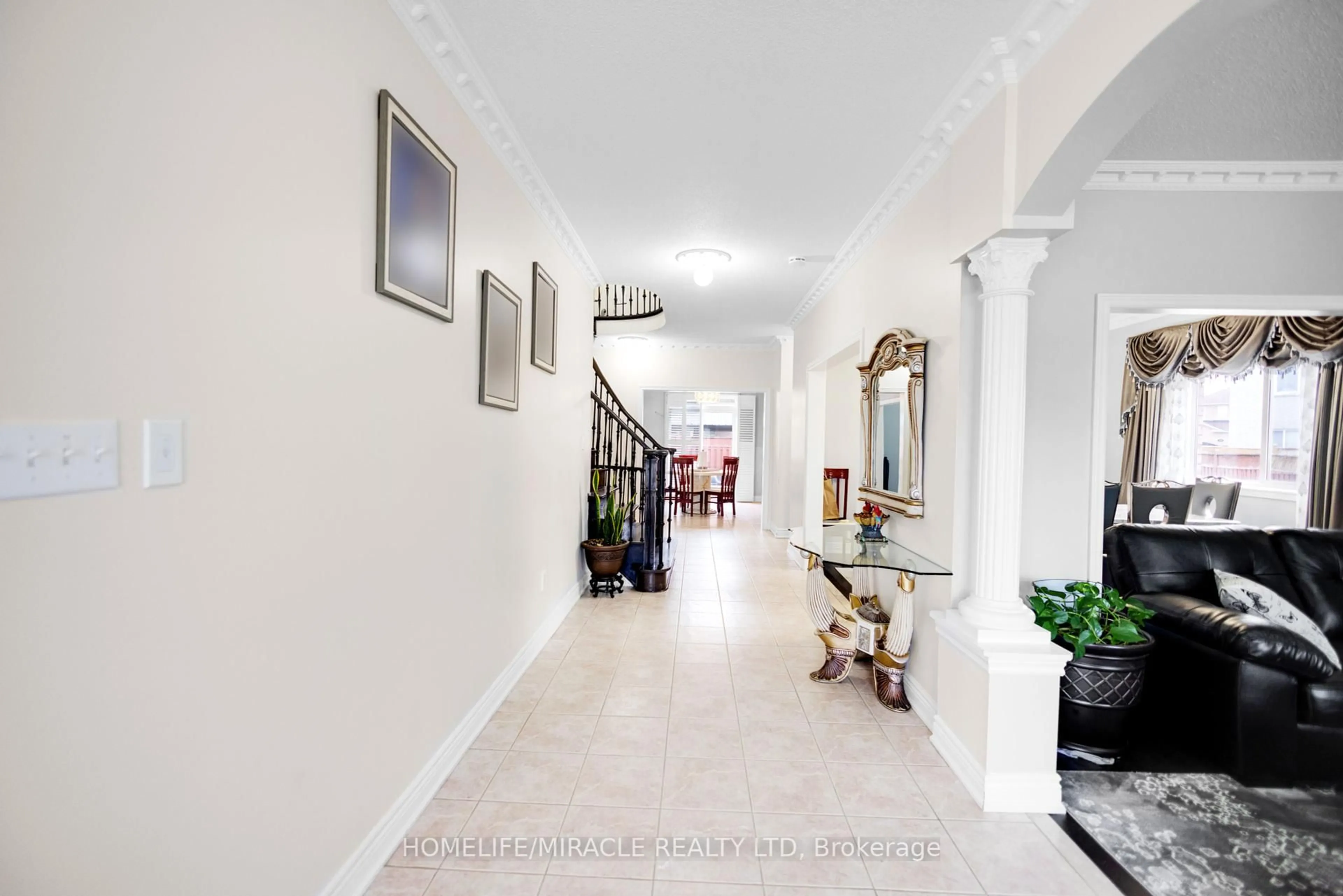 Indoor foyer for 24 Fauna Crt, Brampton Ontario L6R 3C6
