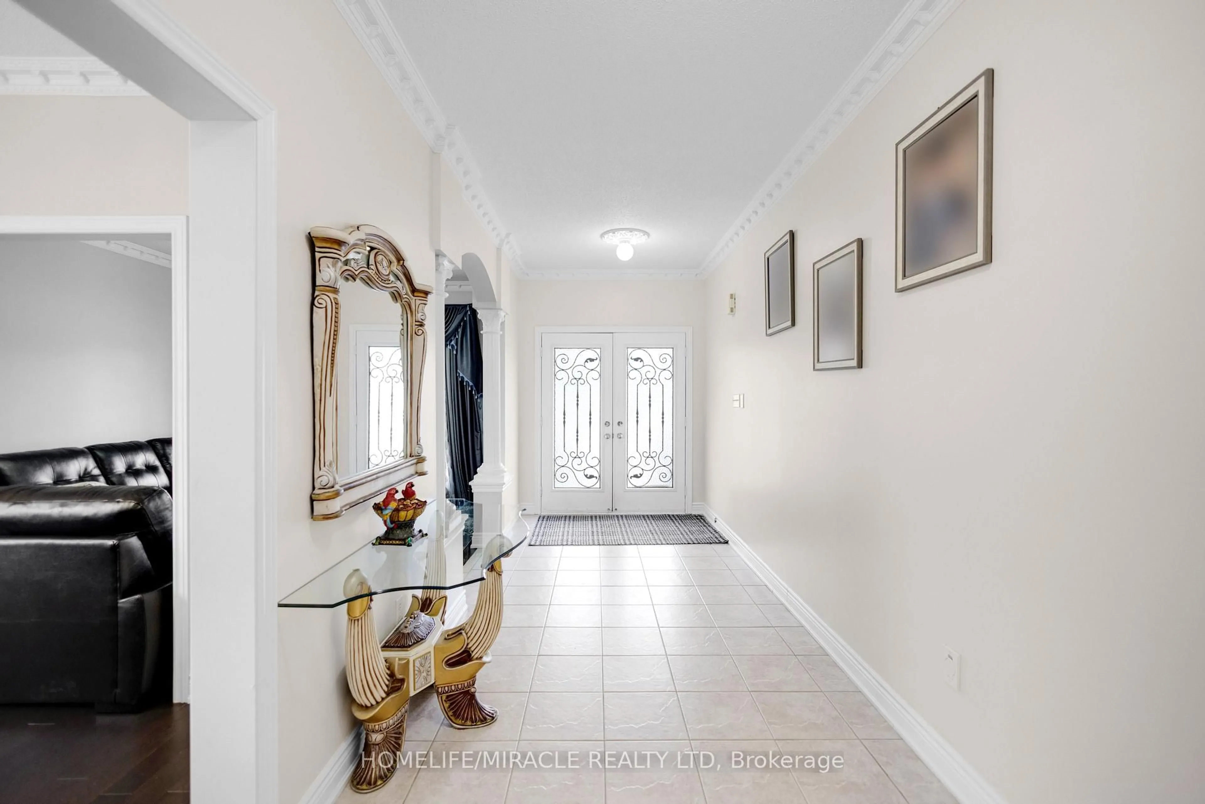 Indoor entryway for 24 Fauna Crt, Brampton Ontario L6R 3C6