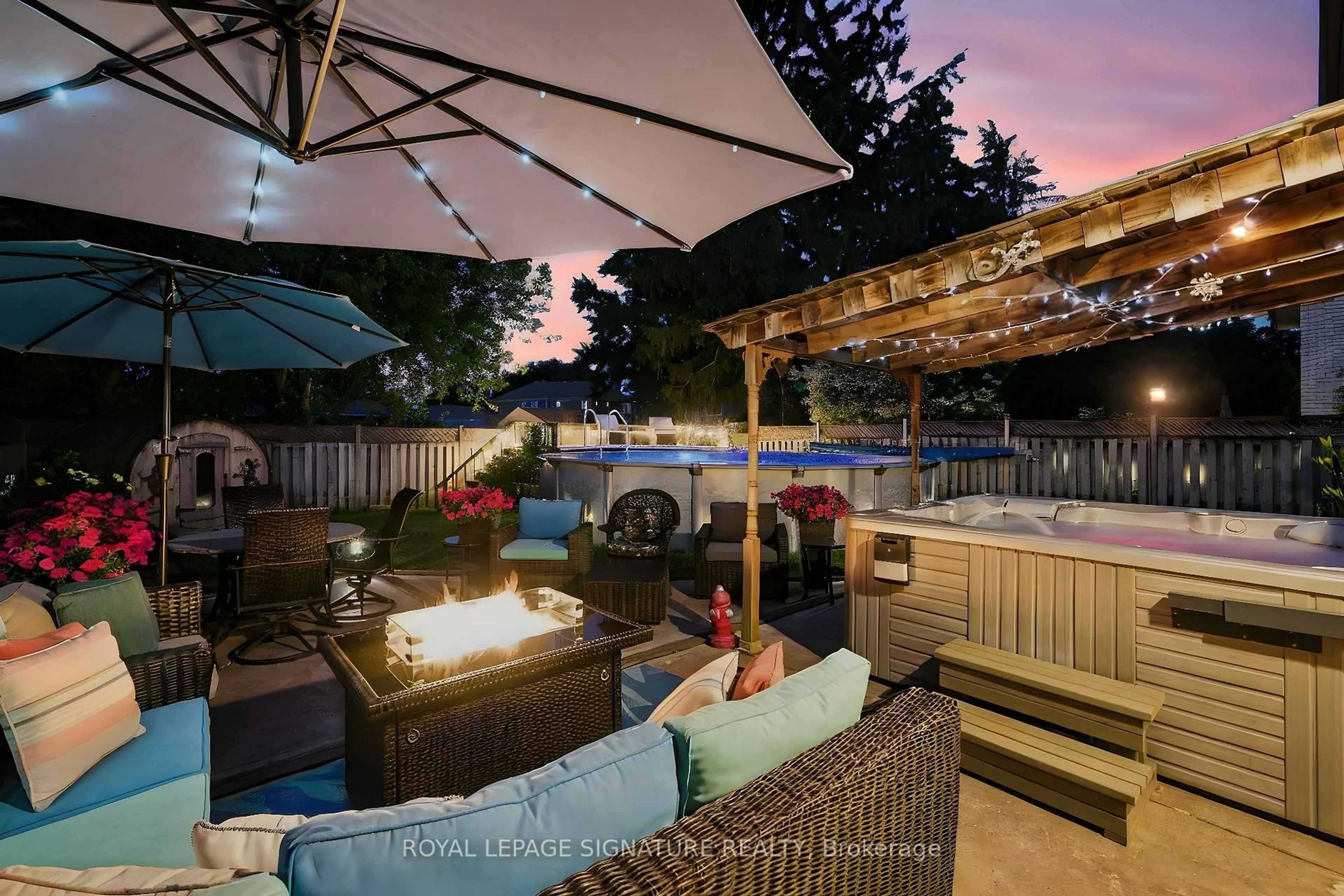 Patio, unknown for 2002 Ingledale Rd, Mississauga Ontario L5J 2H2
