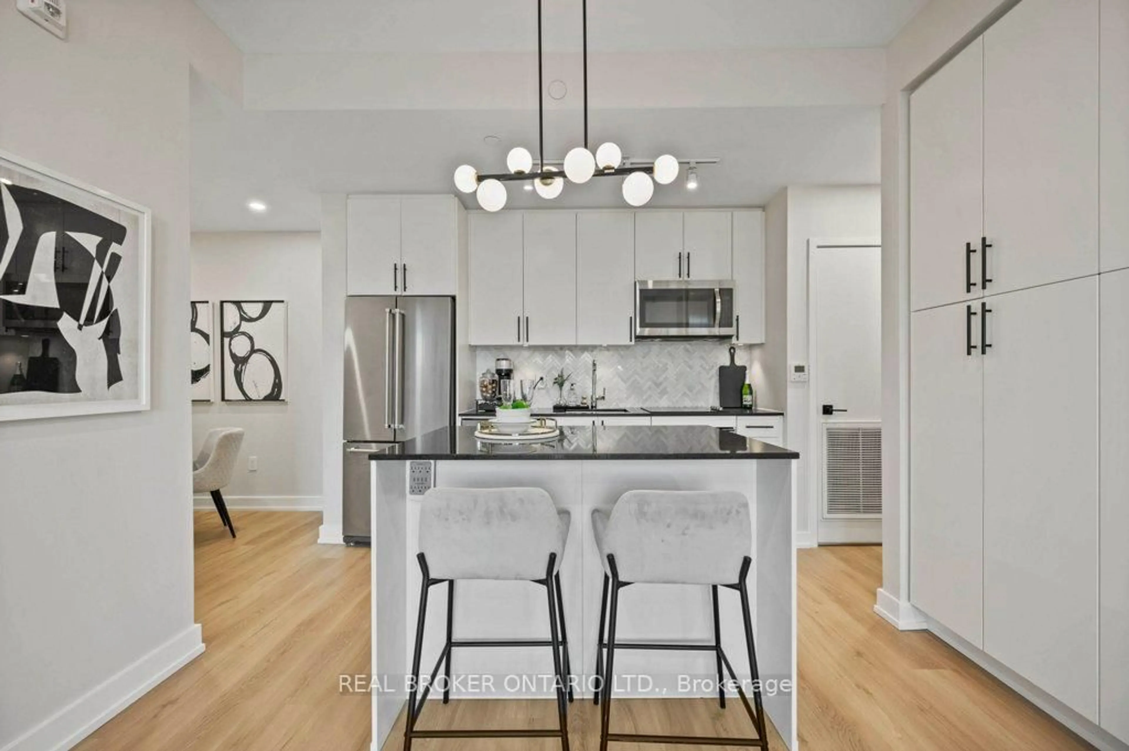 Open concept kitchen, unknown for 168 Sabina Dr #118, Oakville Ontario L6H 0W5