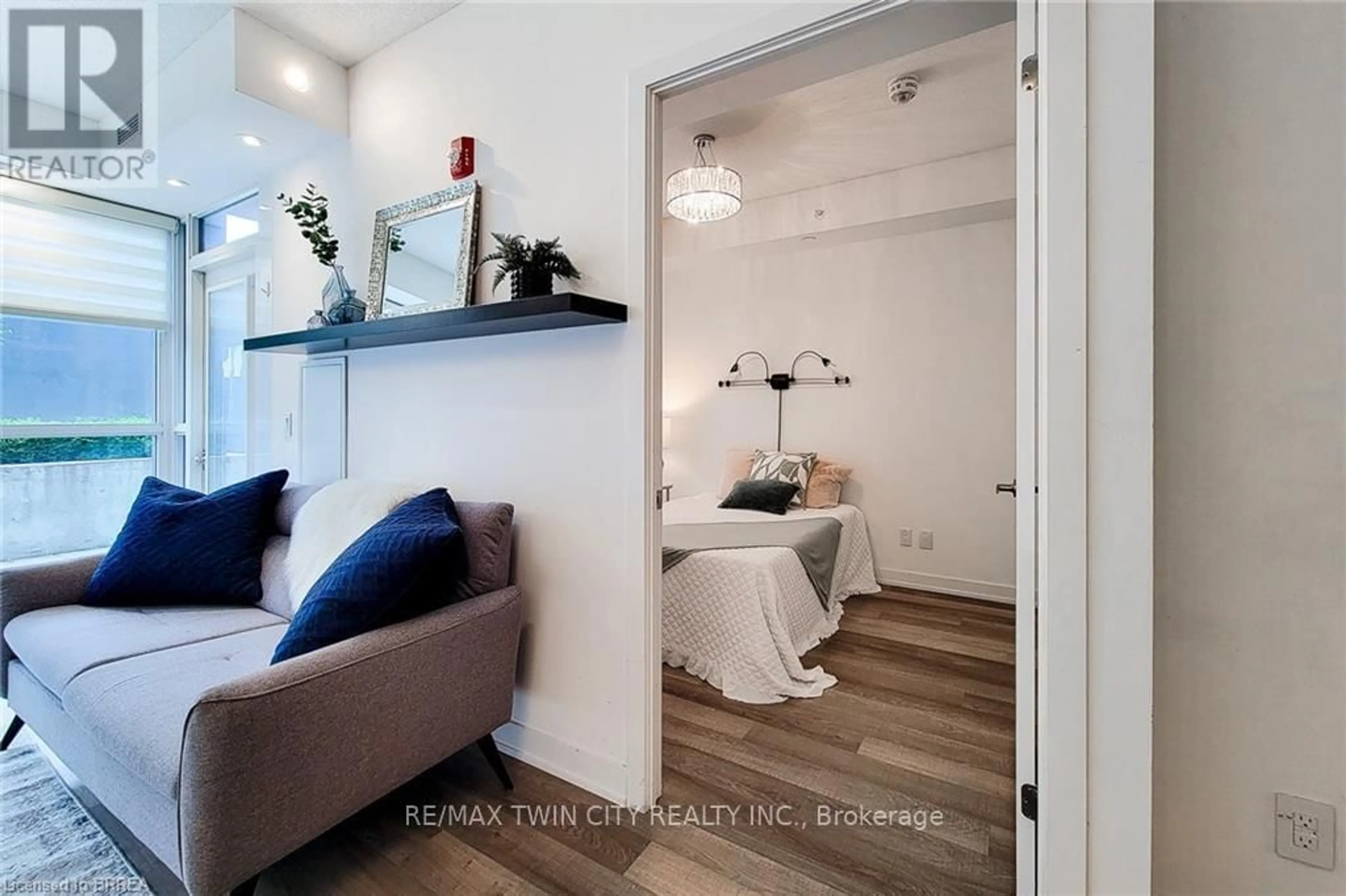 A pic of a room for 5240 Dundas St #215, Burlington Ontario L7L 0J6
