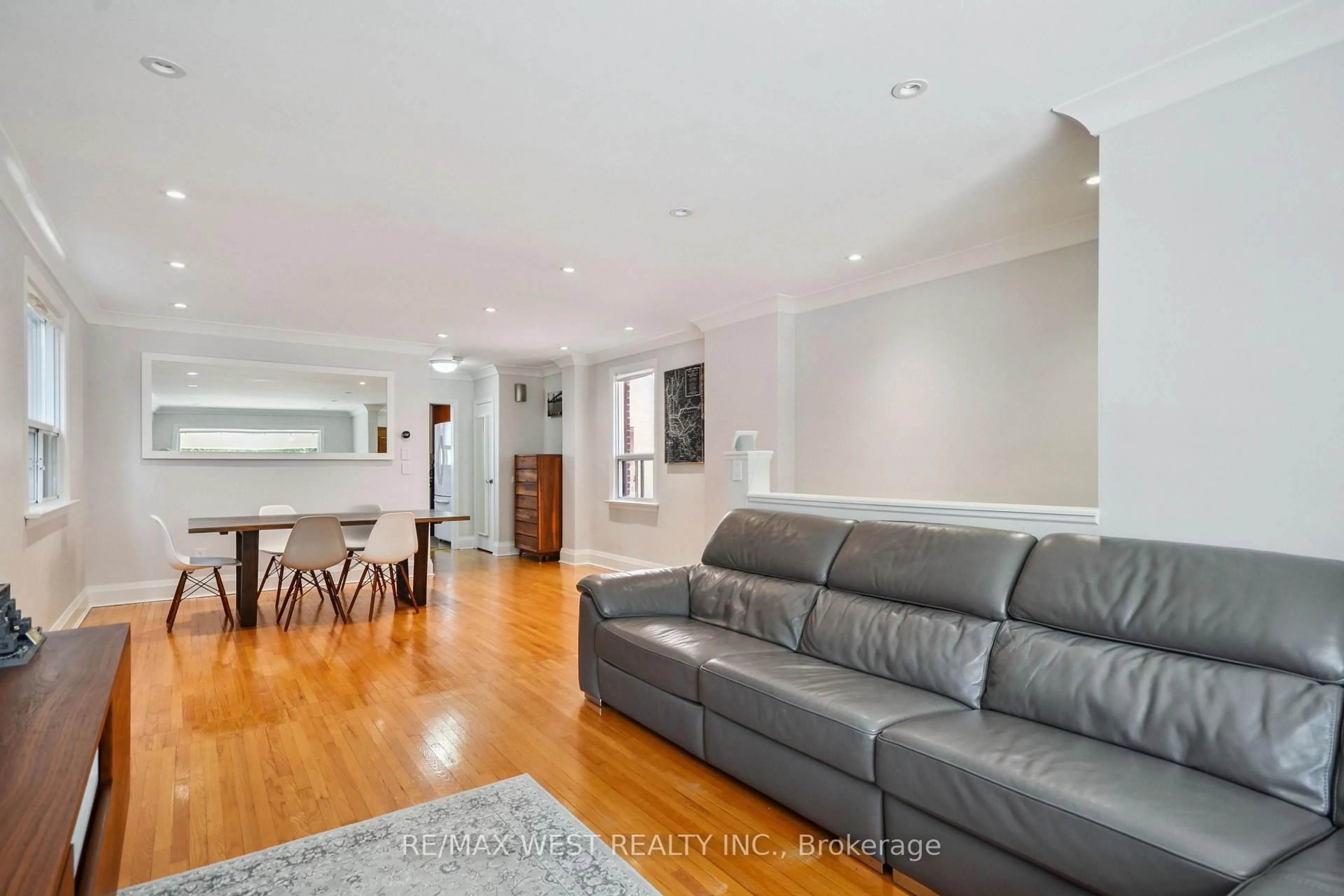 Living room with furniture, unknown for 30 Salem Ave, Toronto Ontario M6H 3C1