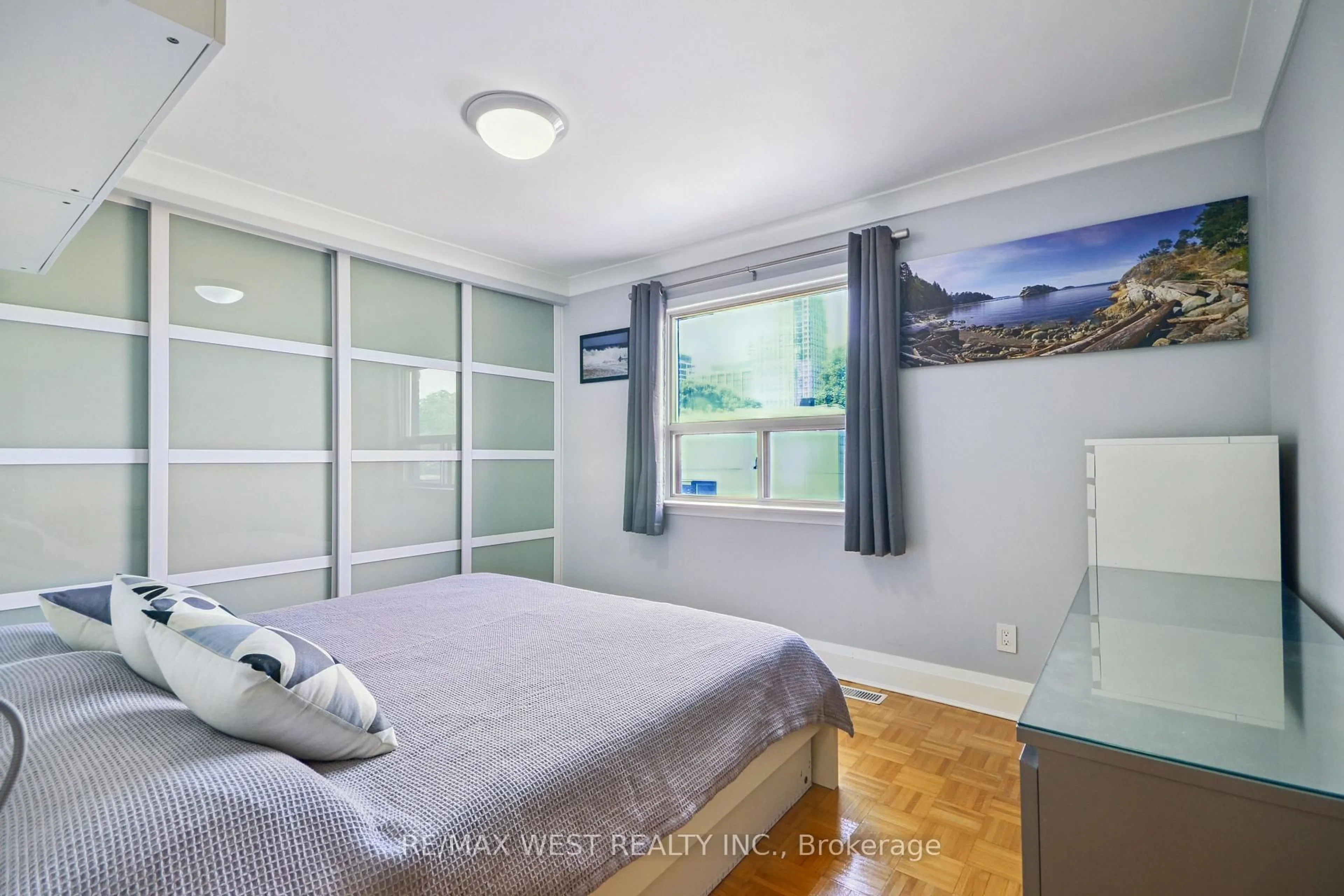 Bedroom with bed, unknown for 30 Salem Ave, Toronto Ontario M6H 3C1