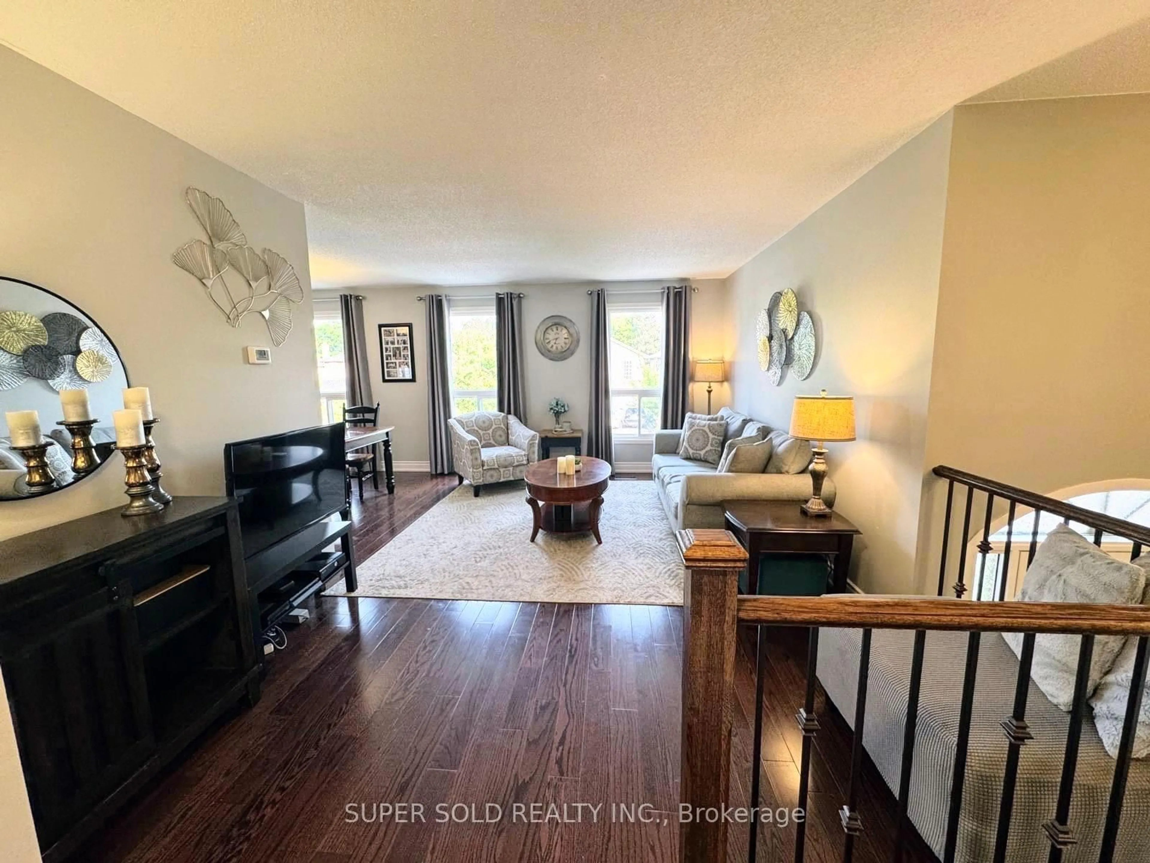 Living room with furniture, wood/laminate floor for 25 Floribunda Cres, Brampton Ontario L6T 4R8