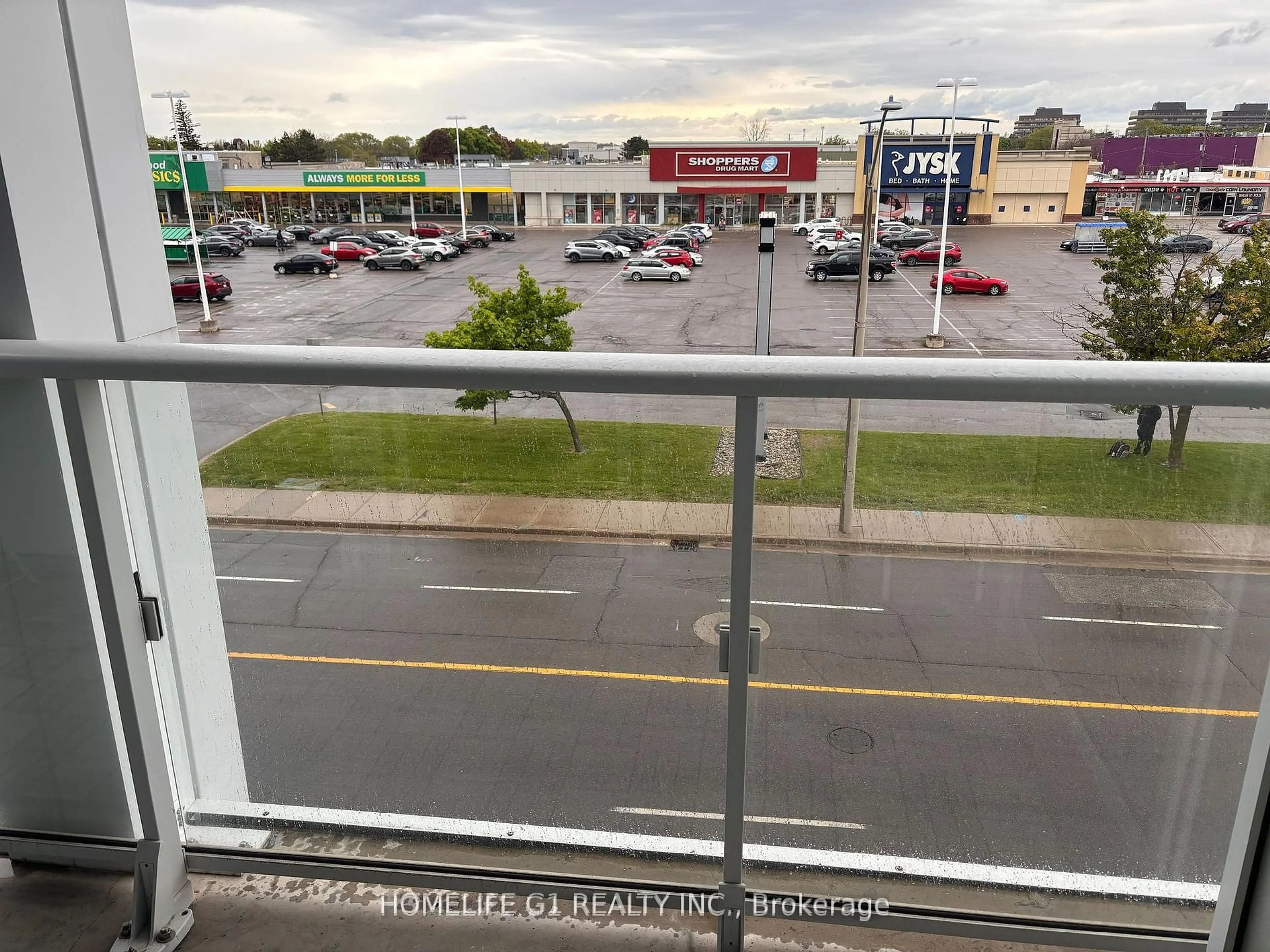Patio, unknown for 65 Speers Rd #318, Oakville Ontario L6K 2E6