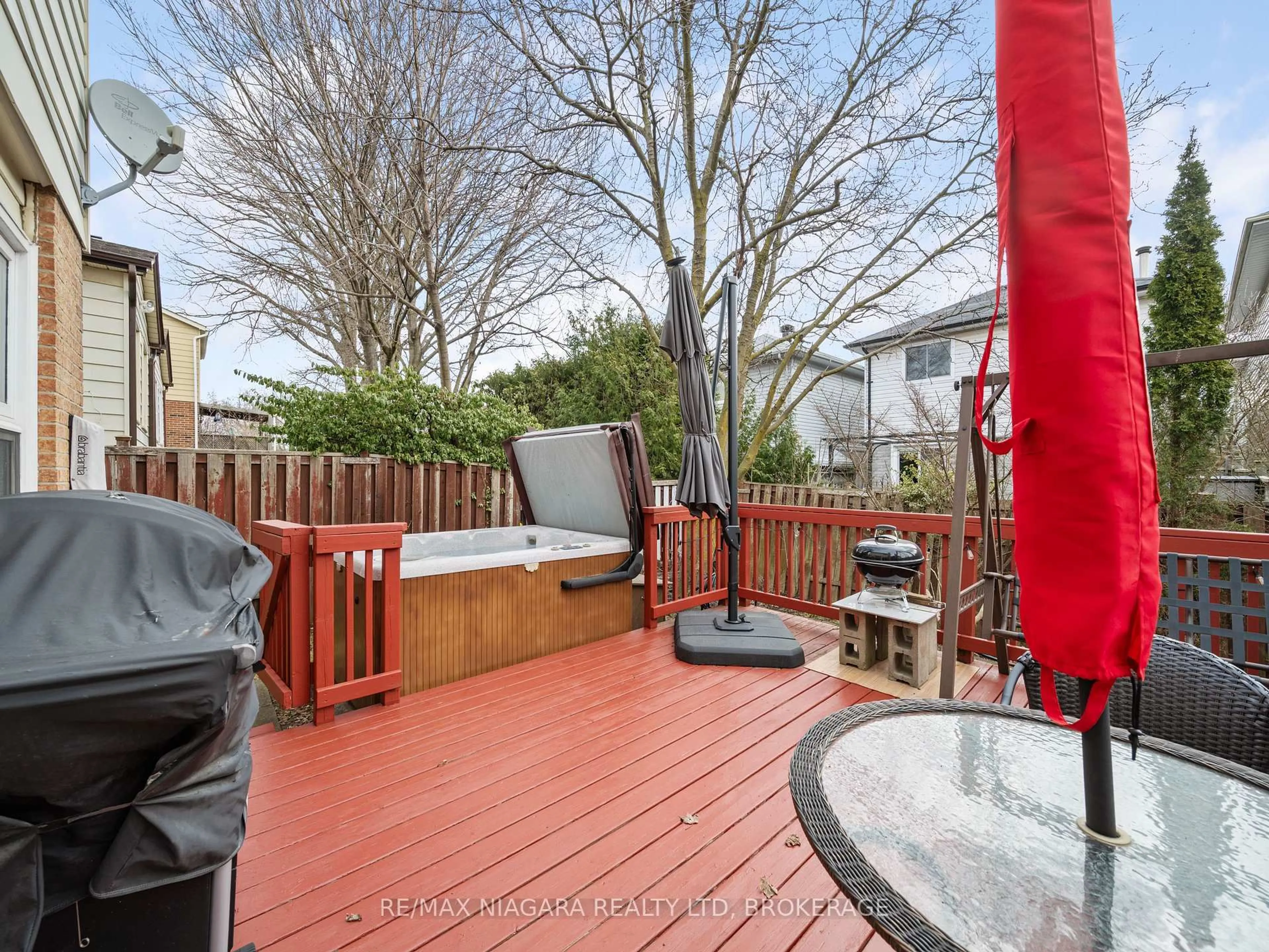 Patio, street for 14 Bryant Crt, Brampton Ontario L6X 2T1