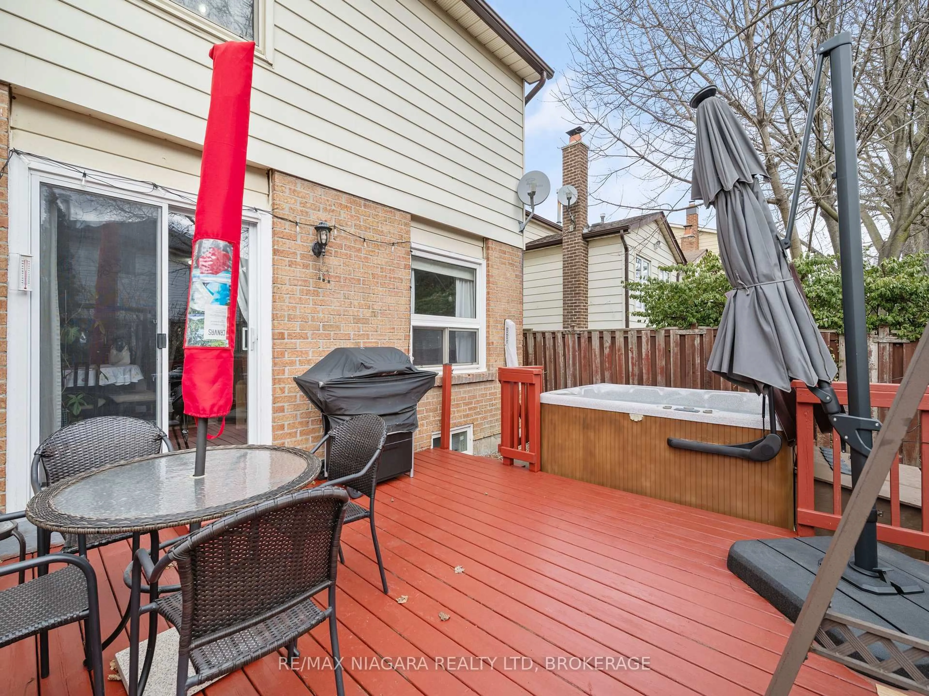 Patio, street for 14 Bryant Crt, Brampton Ontario L6X 2T1