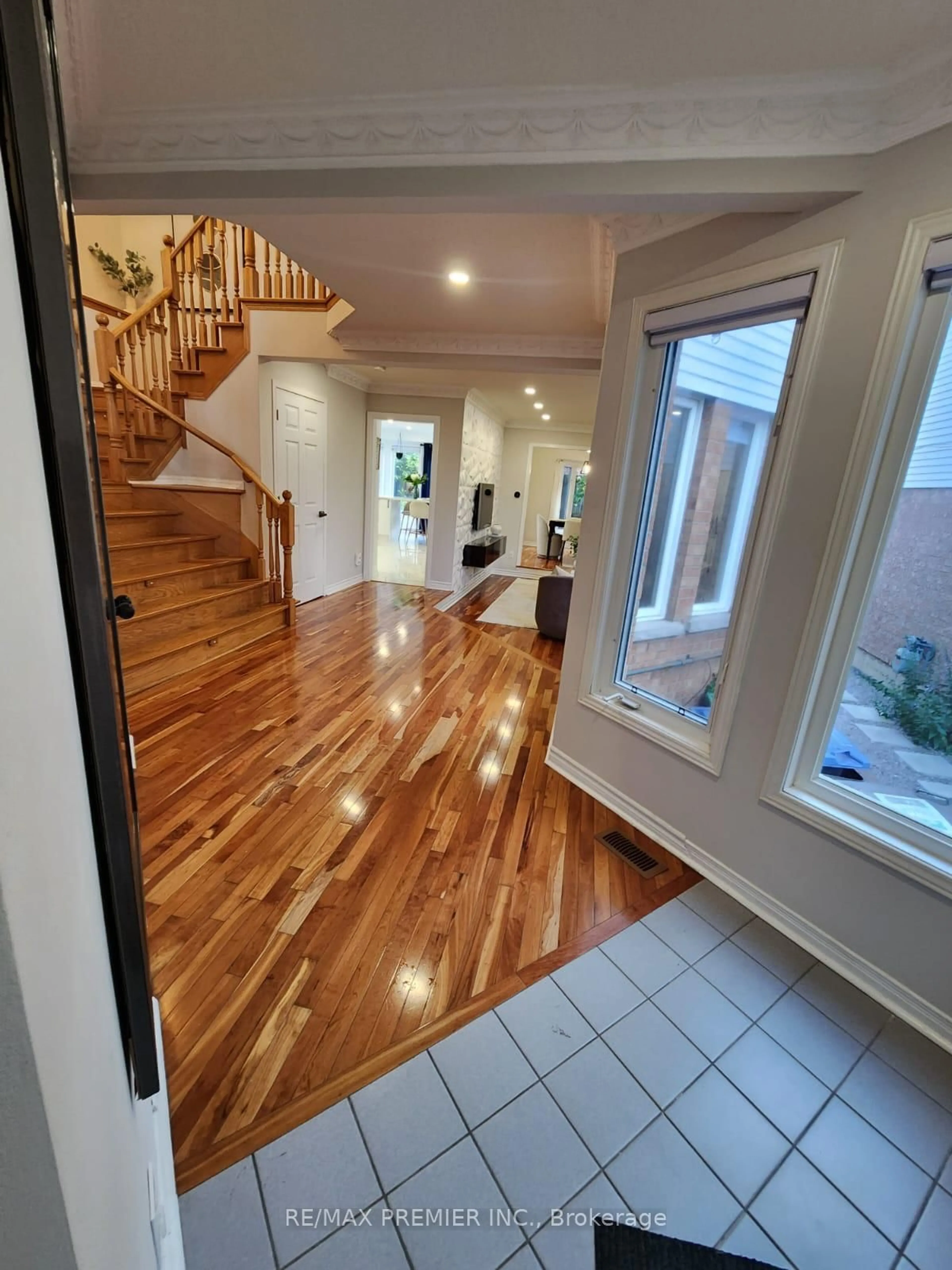 Indoor entryway for 3480 Ingram Rd, Mississauga Ontario L5L 4M7