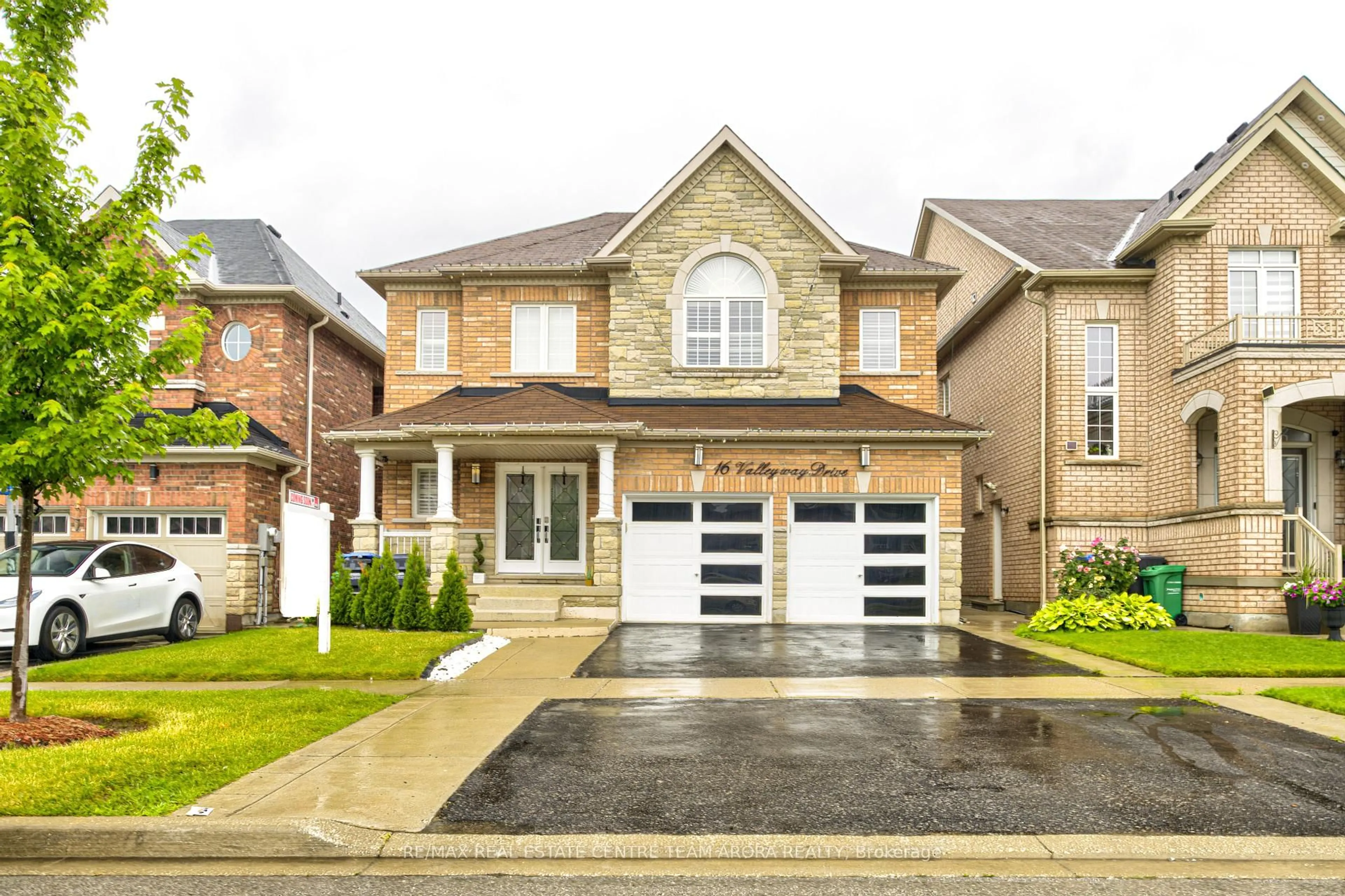 Home with brick exterior material, street for 16 Valleyway Dr, Brampton Ontario L6X 5G3