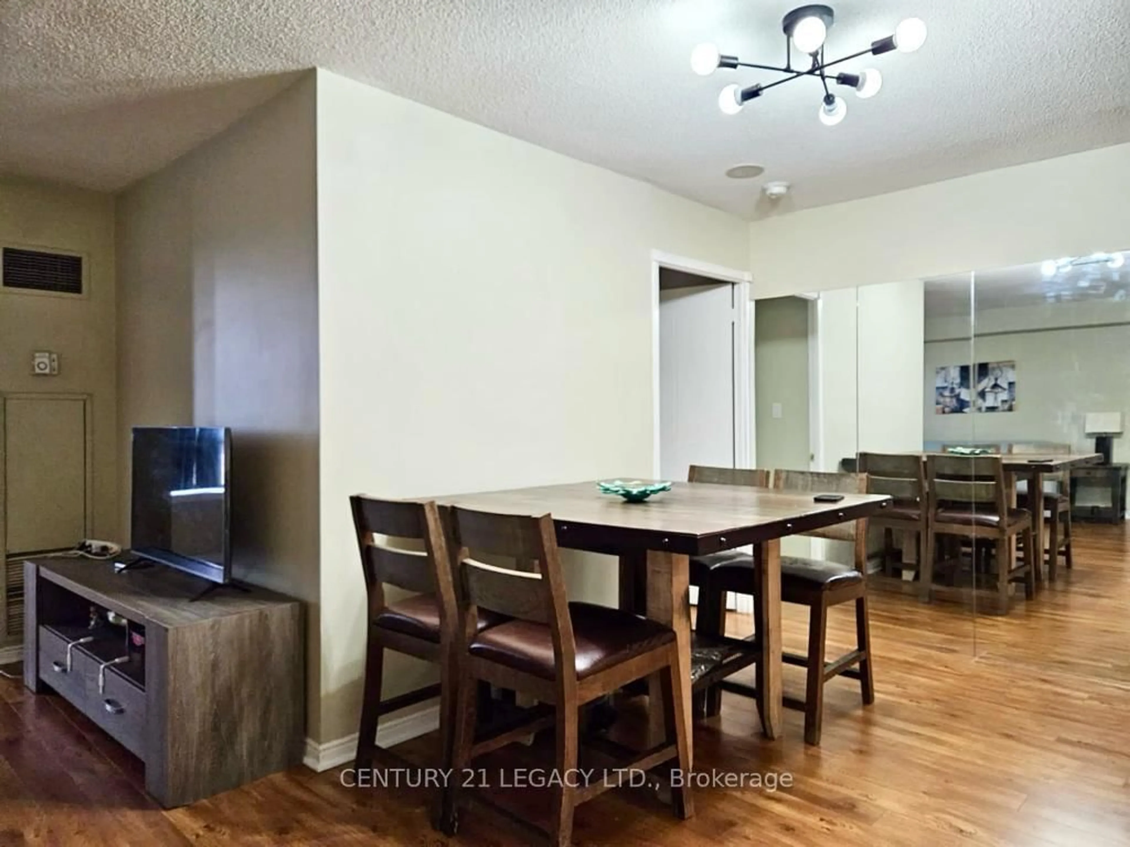 Dining room, wood/laminate floor for 135 Hillcrest Ave #1910, Mississauga Ontario L5B 4B1