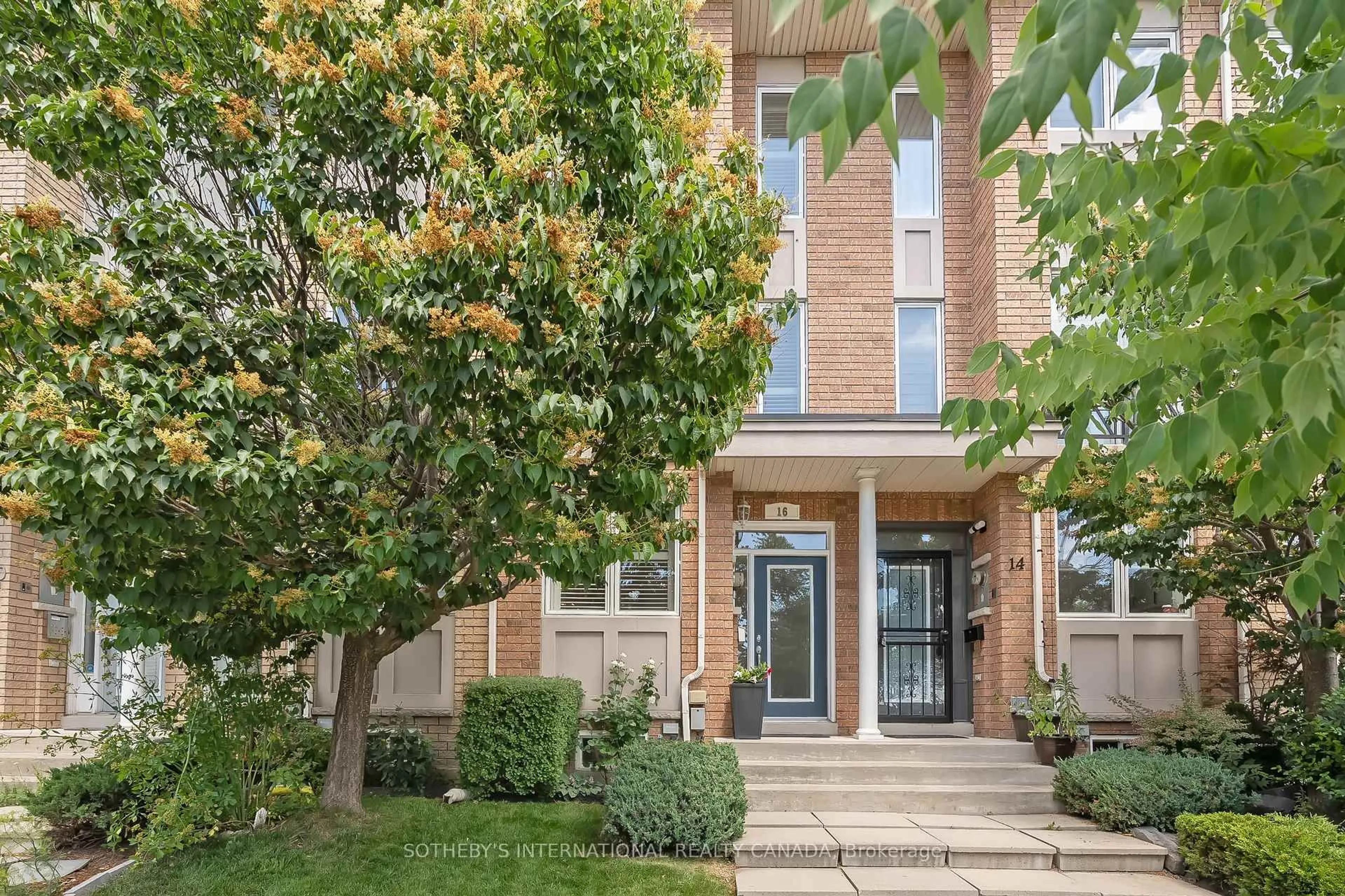 Unknown for 16 Market Garden Mews, Toronto Ontario M8Z 0A5
