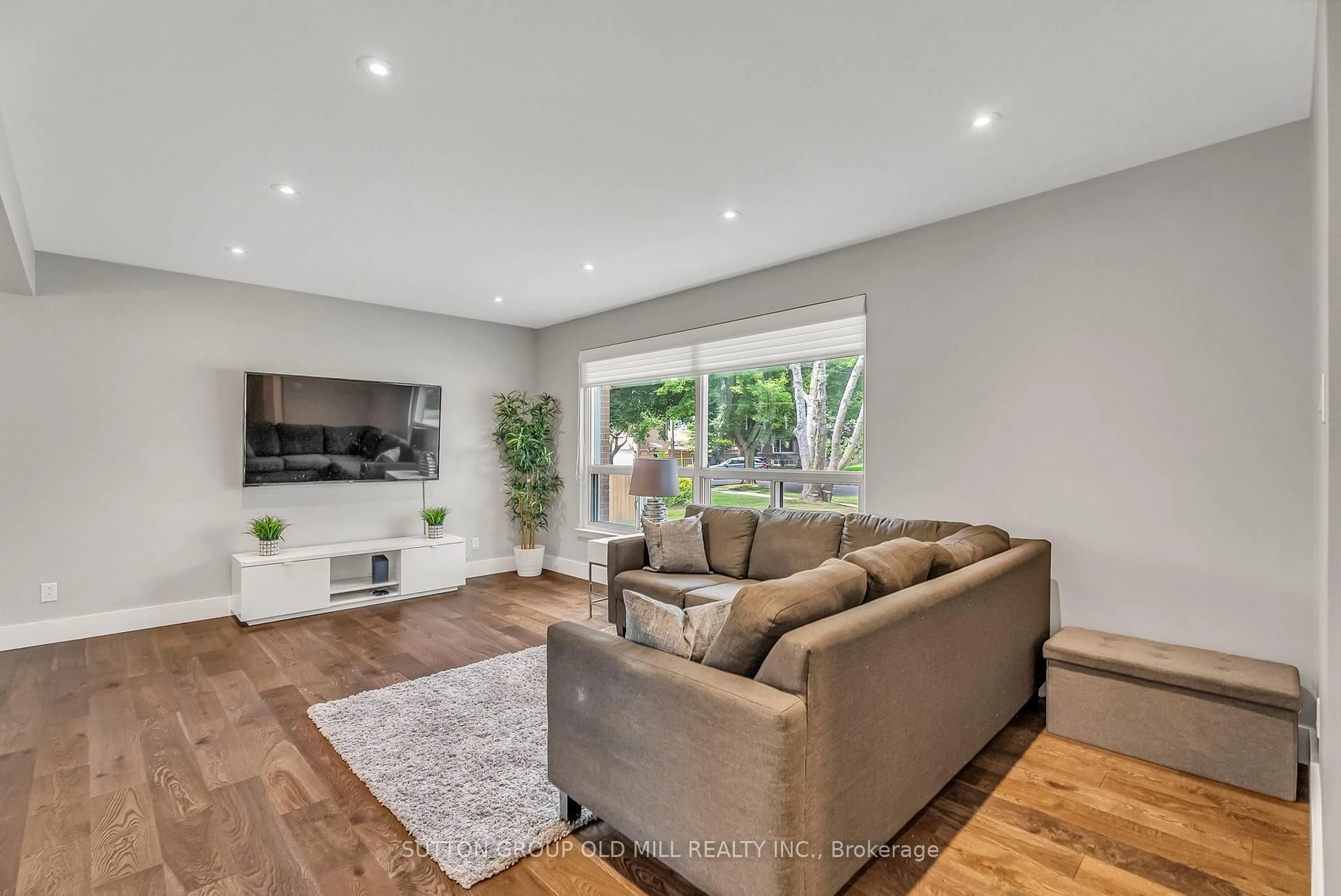 Living room with furniture, wood/laminate floor for 47 Ashfield Dr, Toronto Ontario M9C 4T7