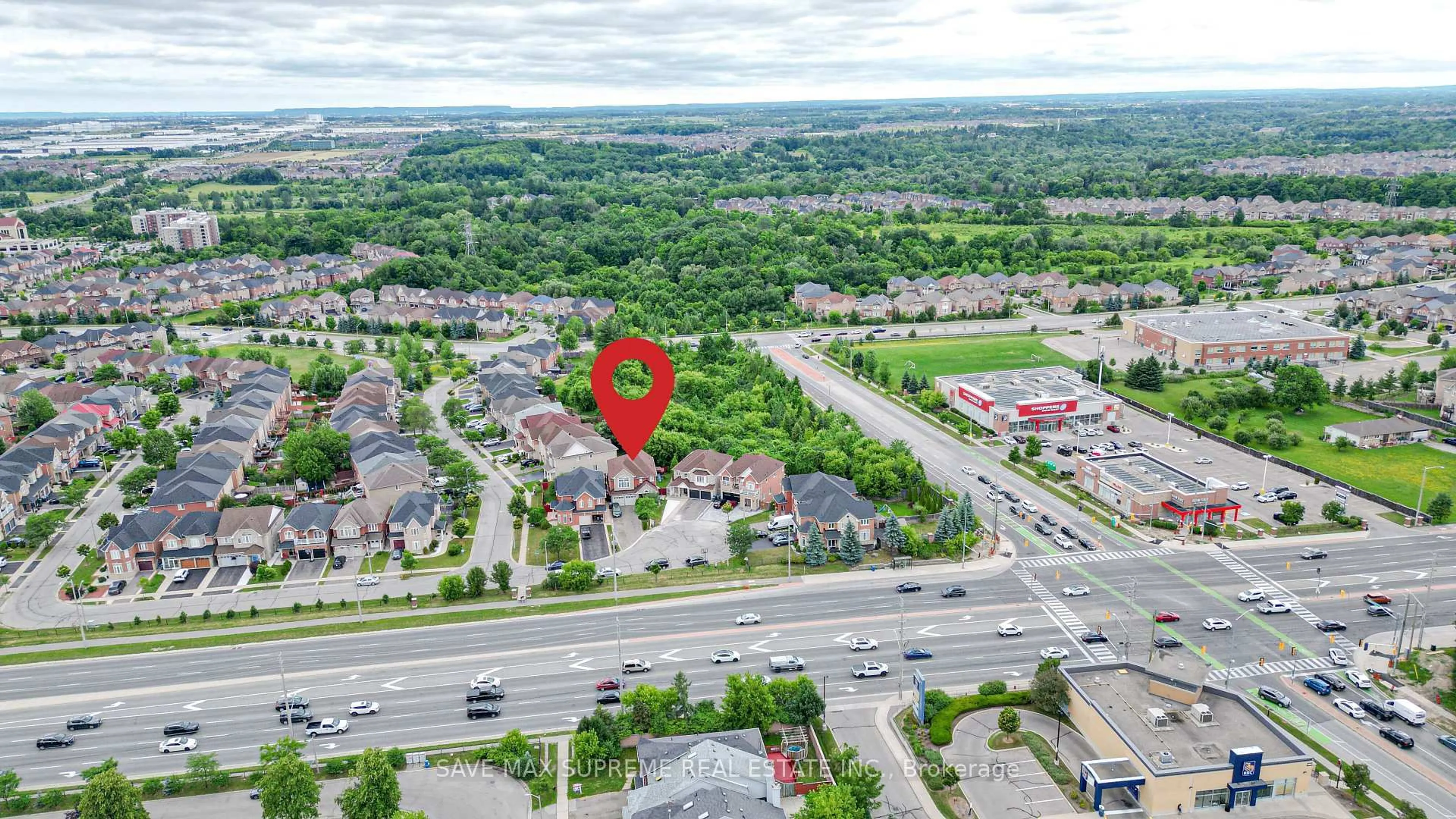 A pic from outside/outdoor area/front of a property/back of a property/a pic from drone, street for 4 Ozark Crt, Brampton Ontario L6Y 0L4