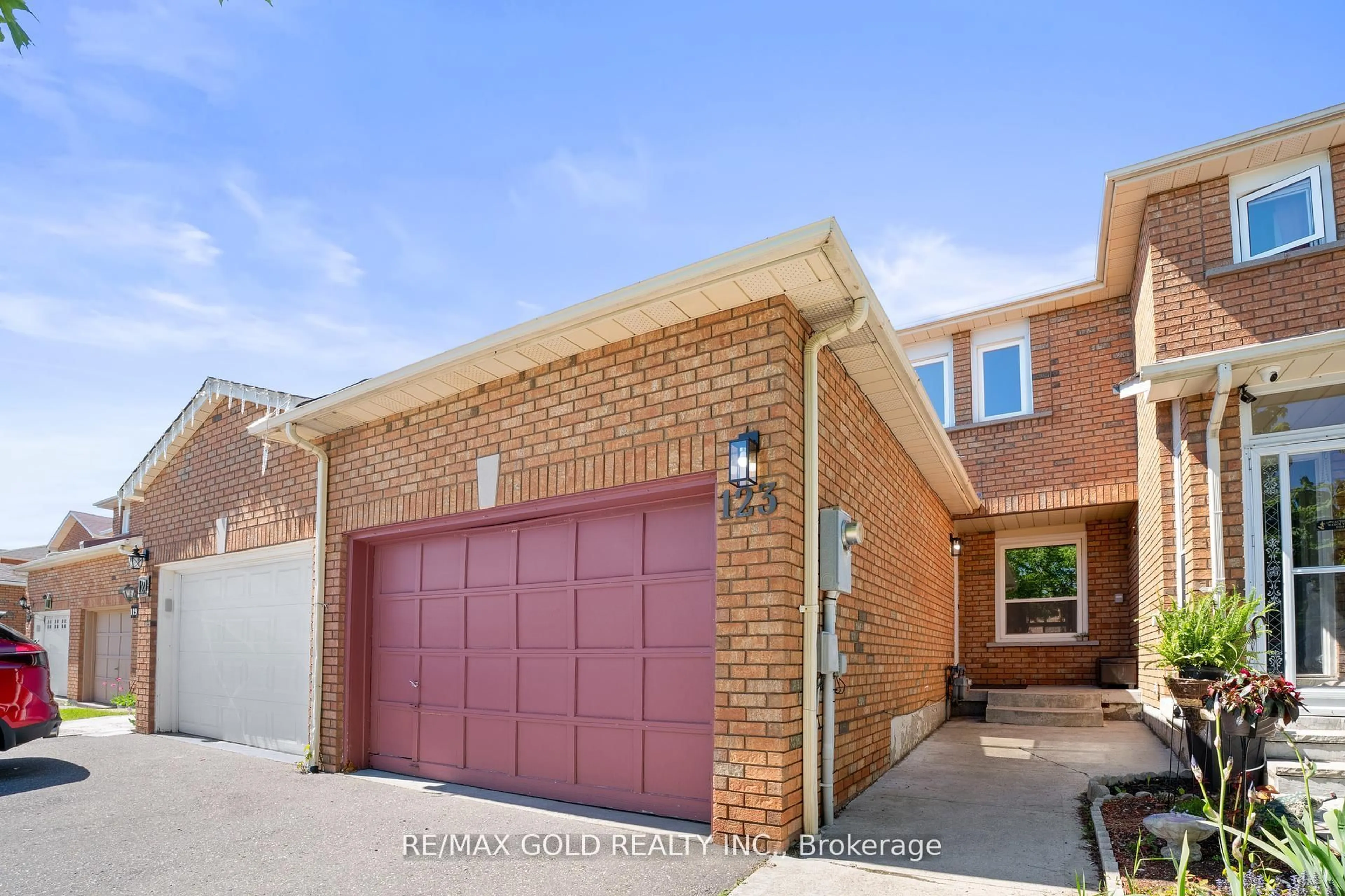 Home with brick exterior material, street for 123 Tulip Dr, Brampton Ontario L6Y 3X6