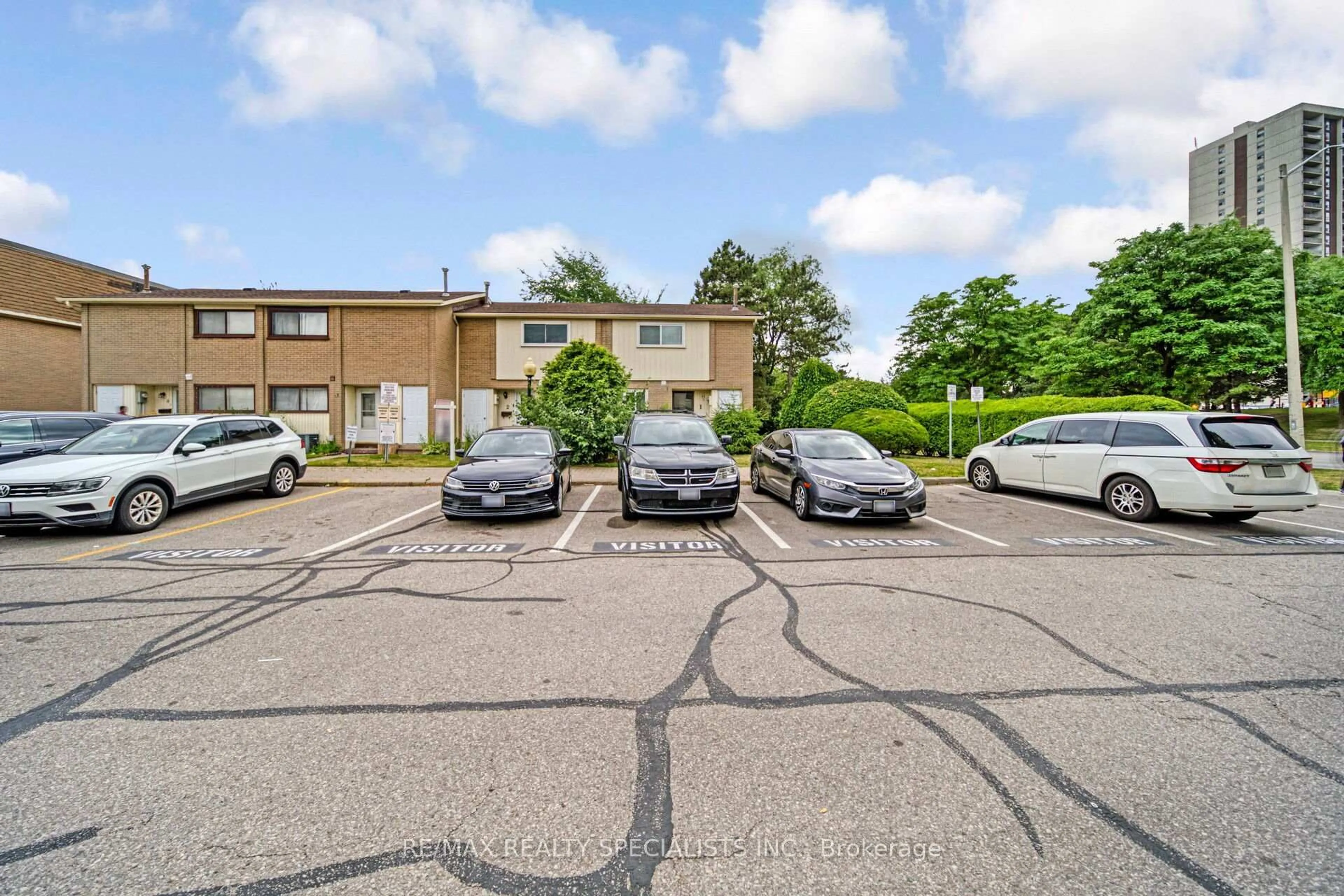 A pic from outside/outdoor area/front of a property/back of a property/a pic from drone, mountain view for 1 Craigleigh Cres, Brampton Ontario L6T 2E3