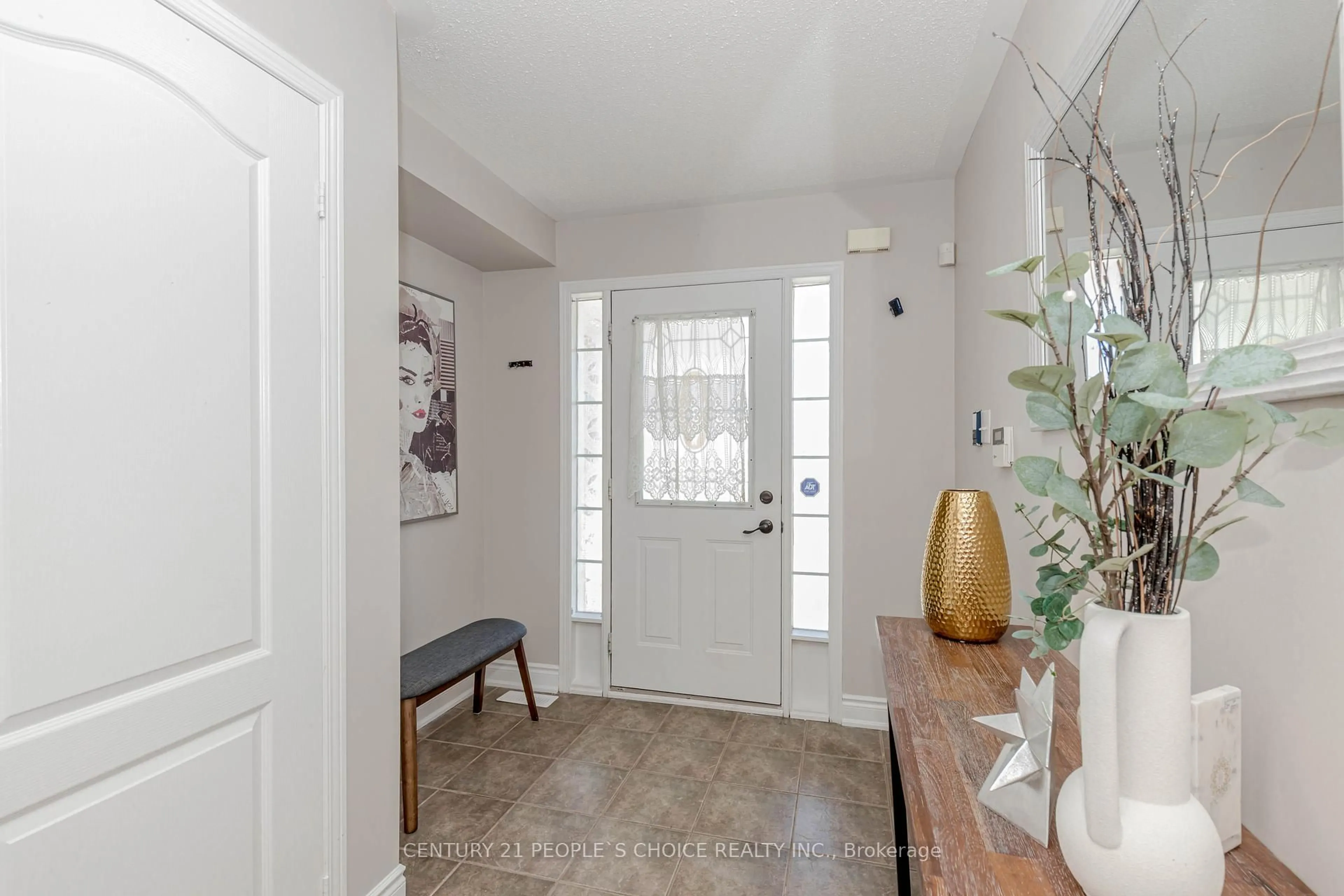 Indoor entryway for 6399 Spinnaker Circ #140, Mississauga Ontario L5W 1Z6