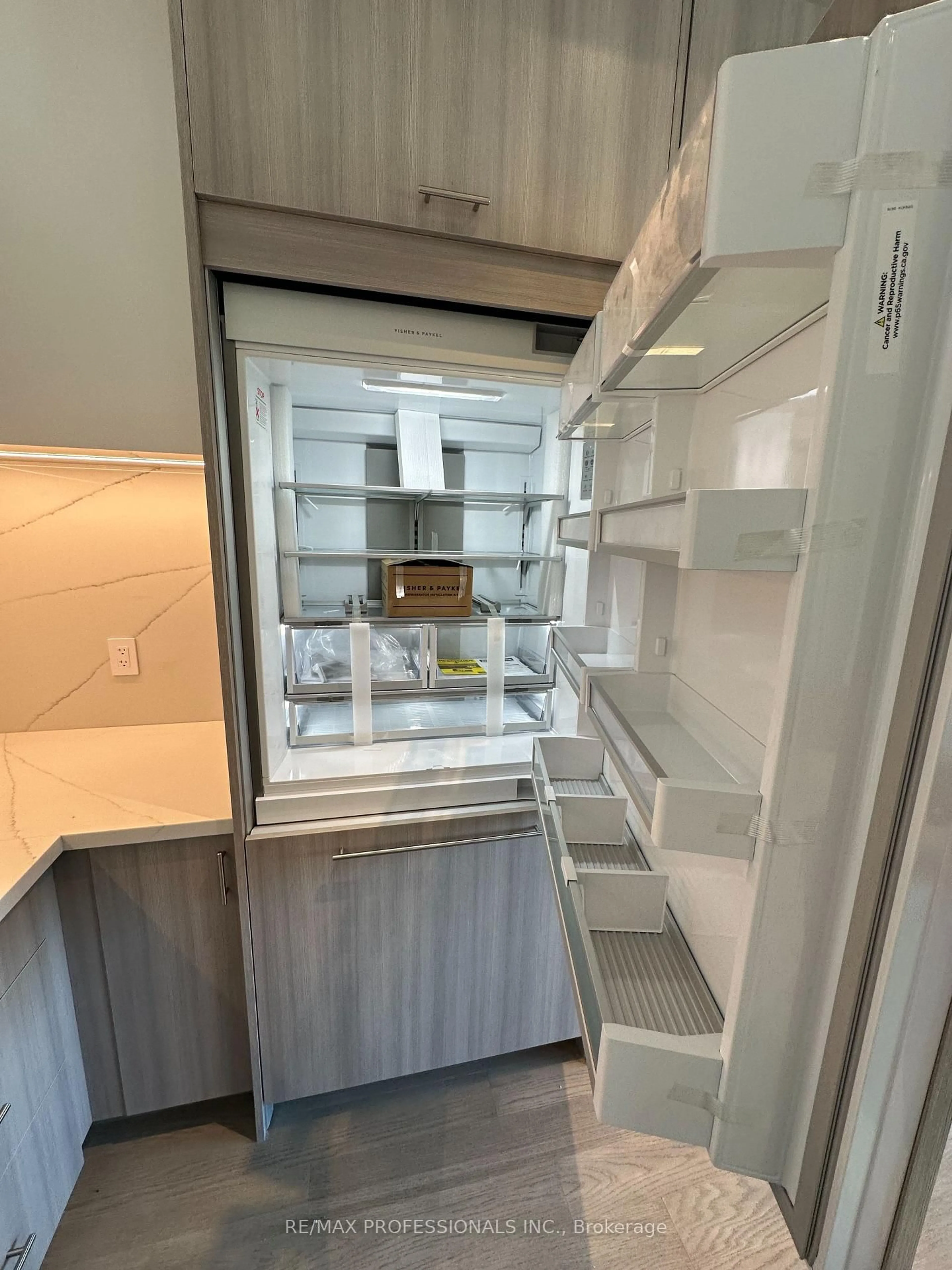 Contemporary kitchen, unknown for 123 Maurice Dr #410, Oakville Ontario L6K 2W6