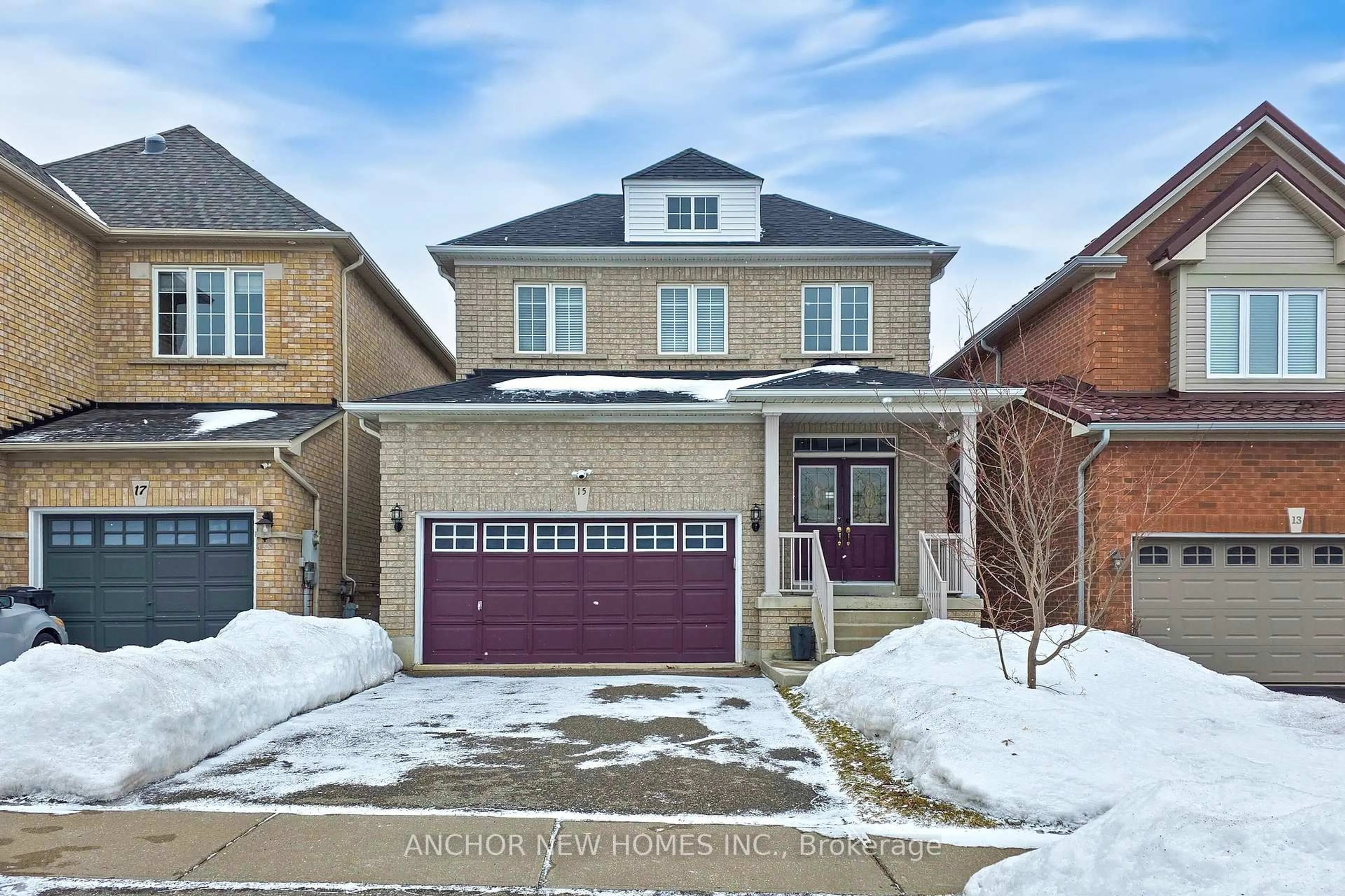 Home with brick exterior material, street for 15 New Hampshire Crt, Brampton Ontario L6S 0B9