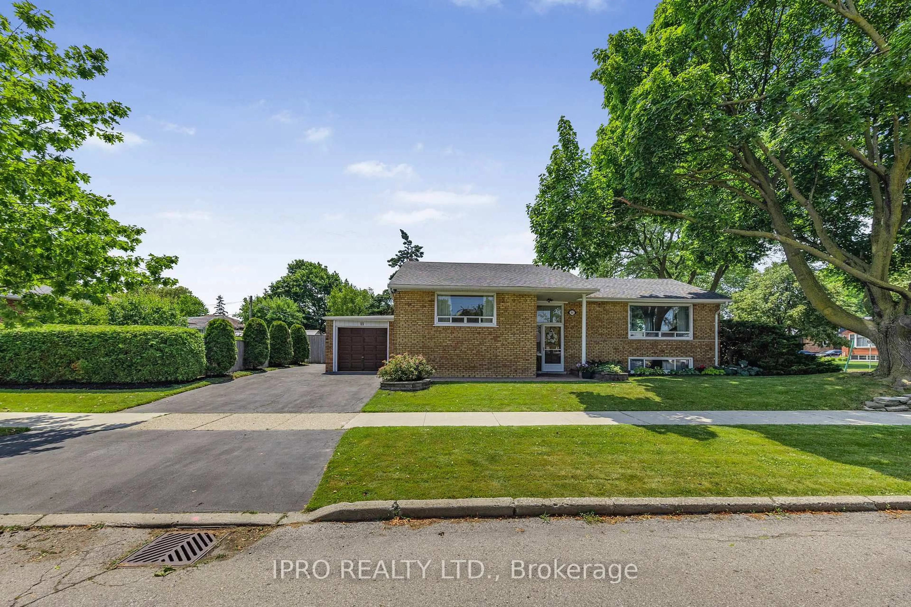 A pic from outside/outdoor area/front of a property/back of a property/a pic from drone, street for 11 Nugent Rd, Toronto Ontario M9R 1N1