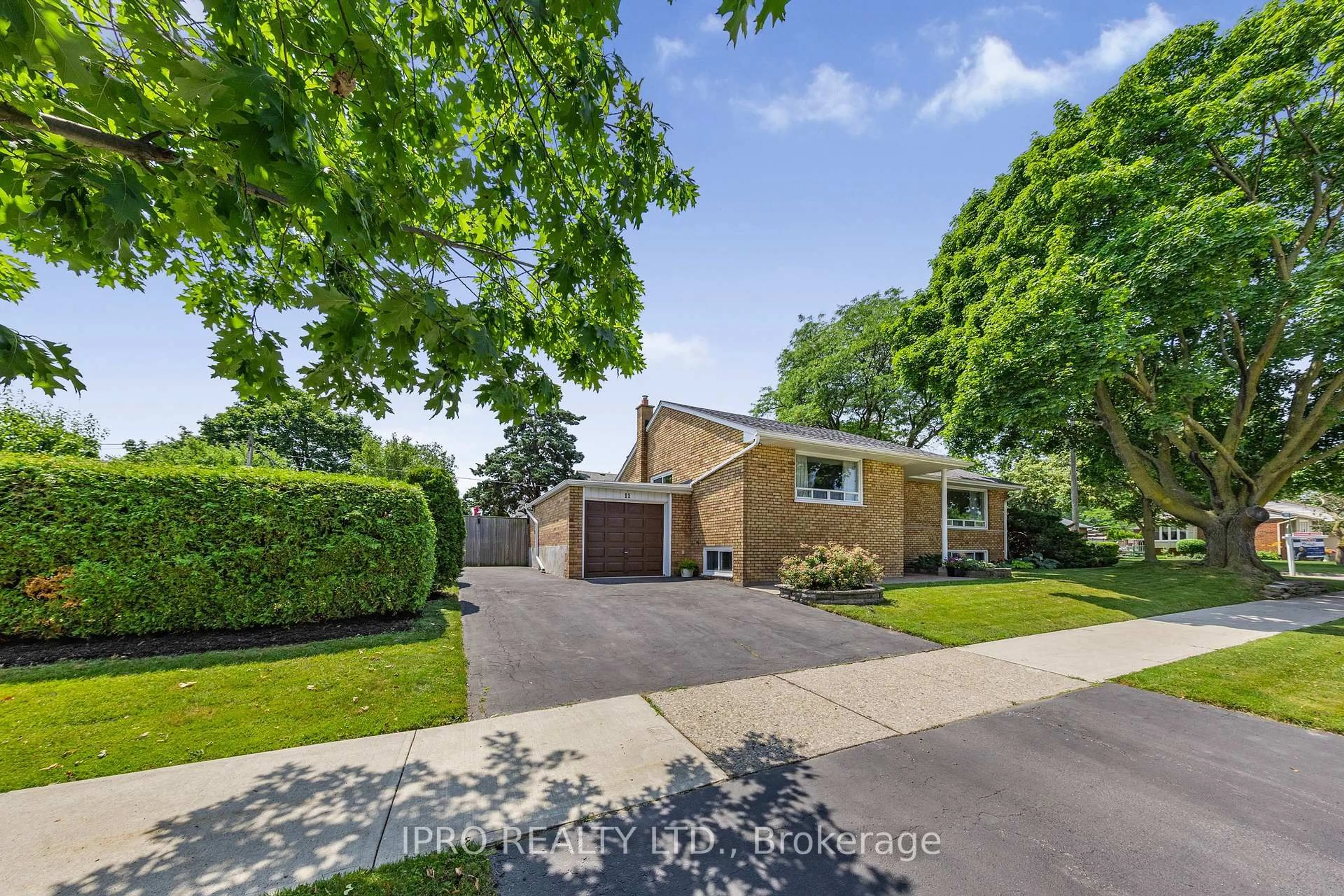 Unknown for 11 Nugent Rd, Toronto Ontario M9R 1N1
