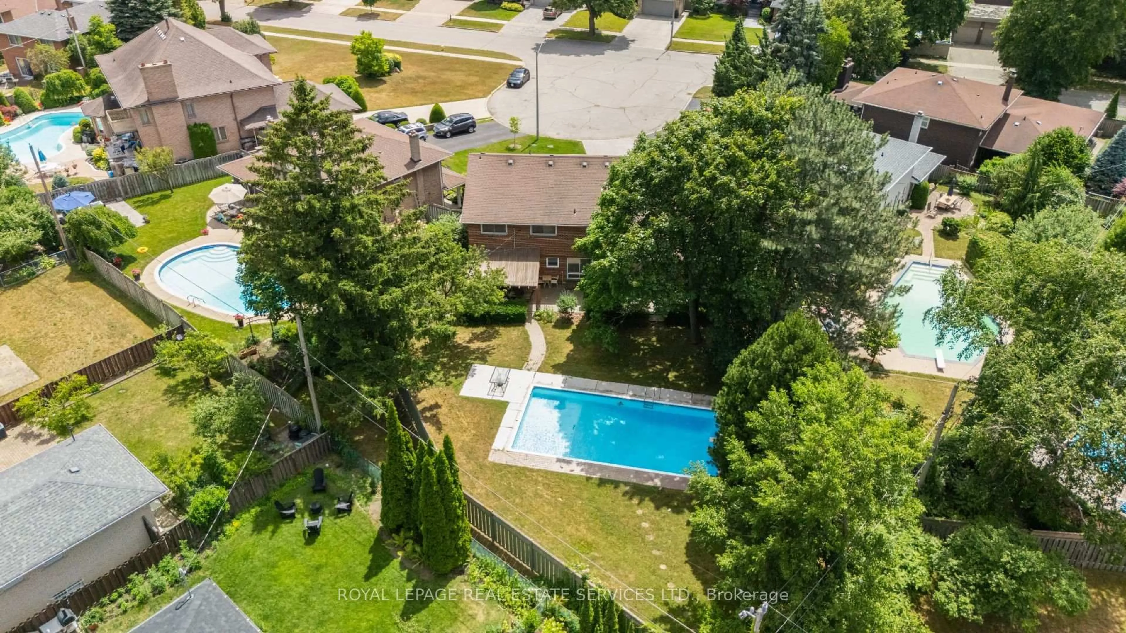 A pic from outside/outdoor area/front of a property/back of a property/a pic from drone, street for 3 Ashmill Crt, Toronto Ontario M9A 4T7