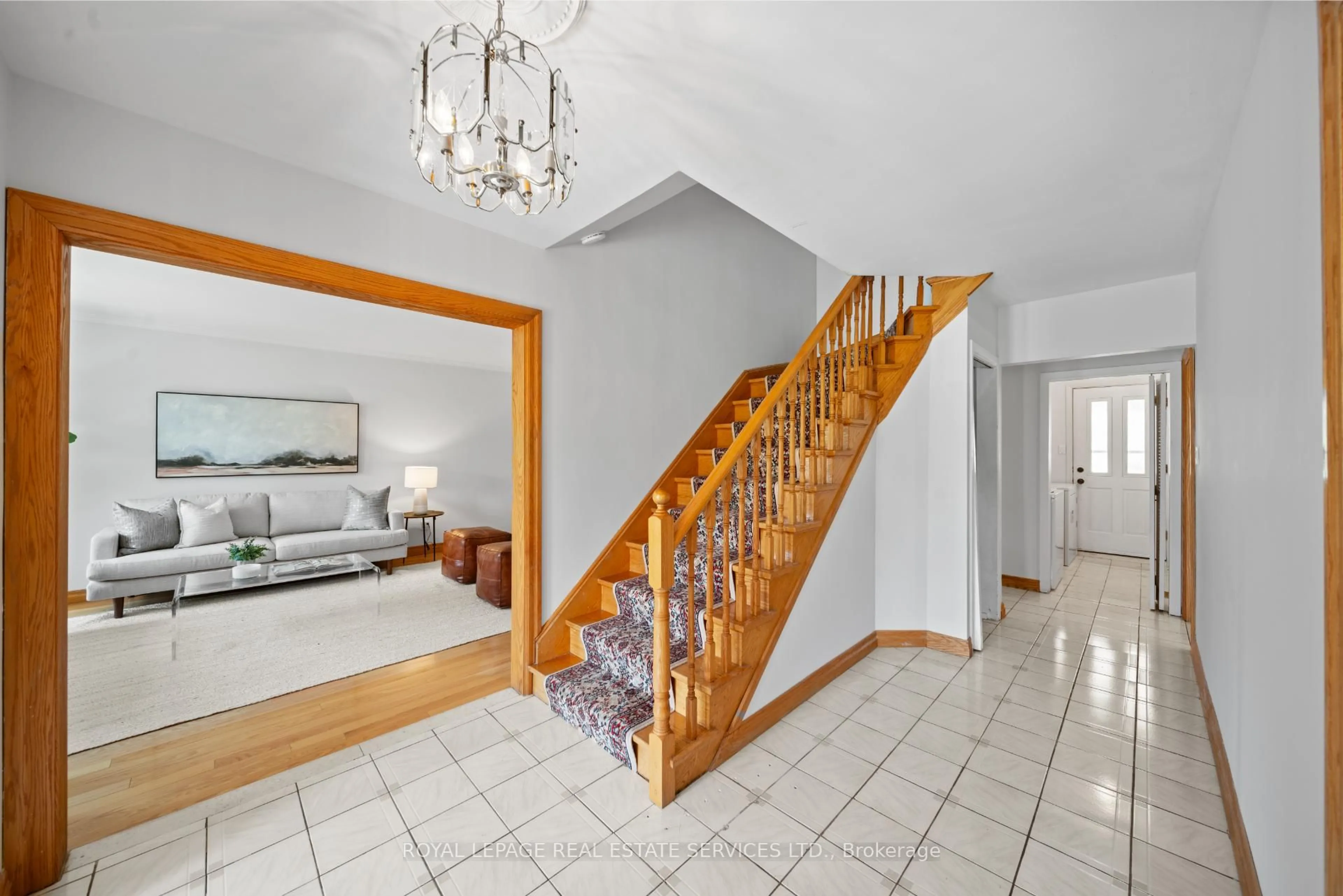 Indoor foyer for 3 Ashmill Crt, Toronto Ontario M9A 4T7