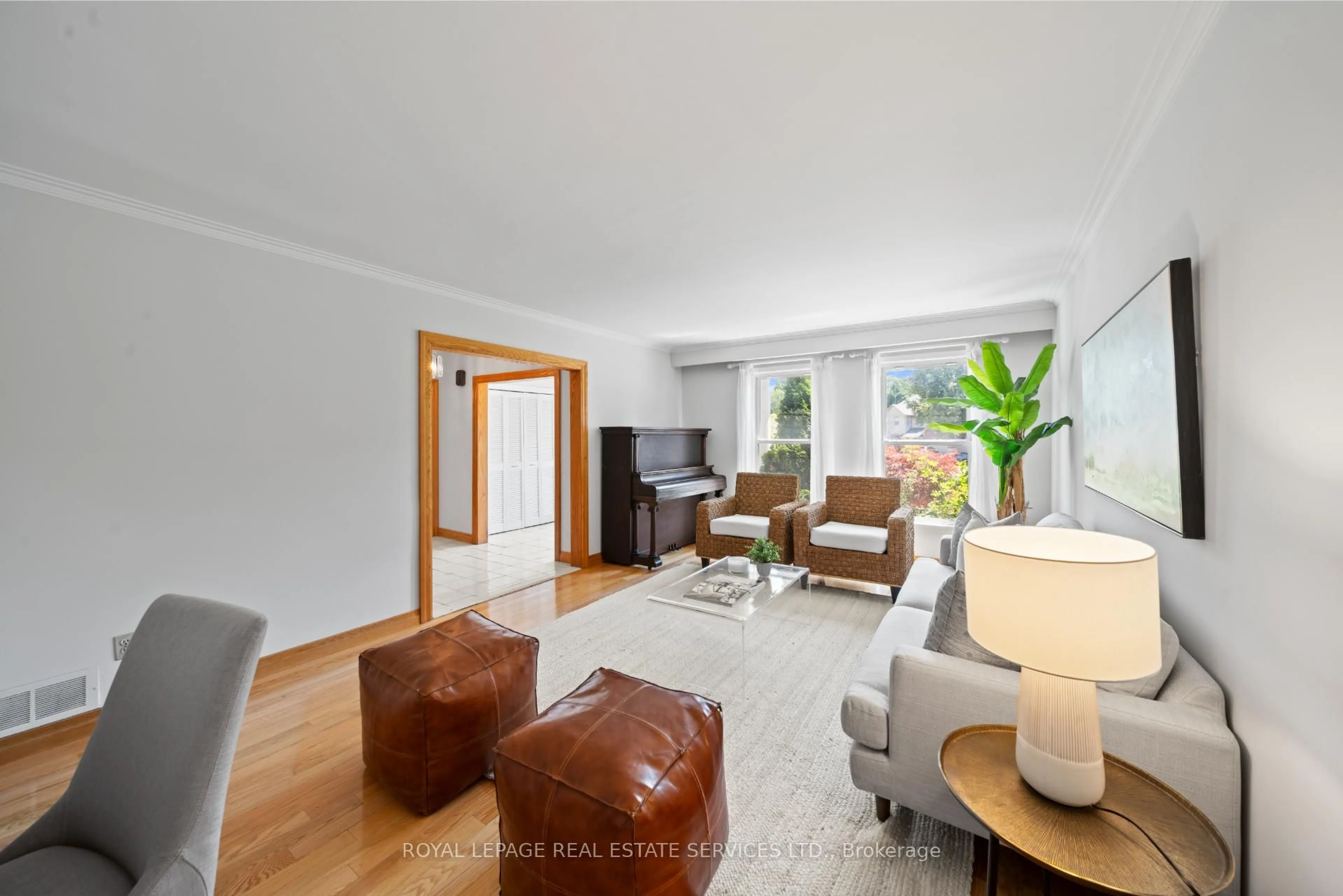 Living room with furniture, wood/laminate floor for 3 Ashmill Crt, Toronto Ontario M9A 4T7