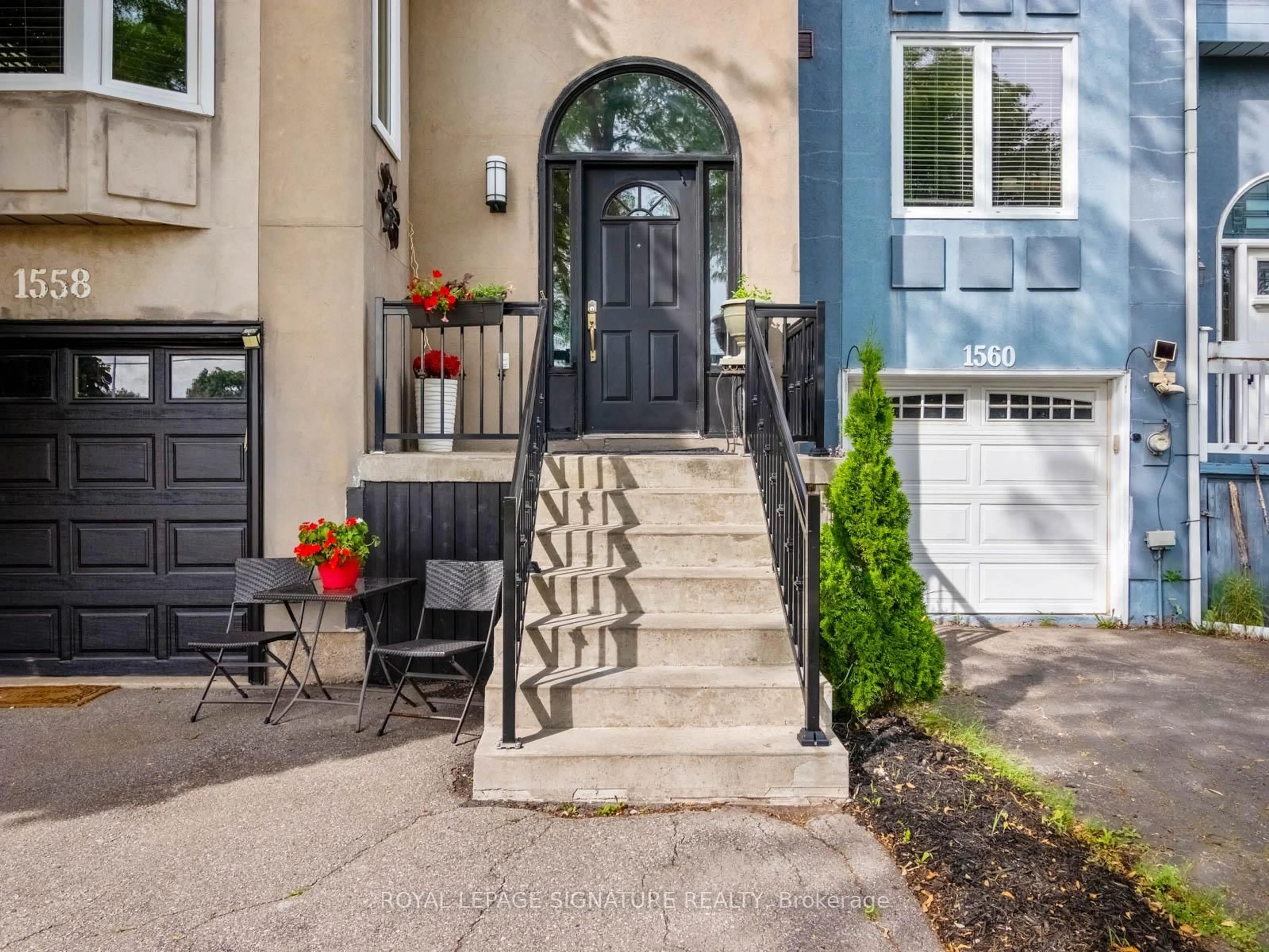 Indoor entryway for 1558 Litchfield Rd, Oakville Ontario L6H 5P3