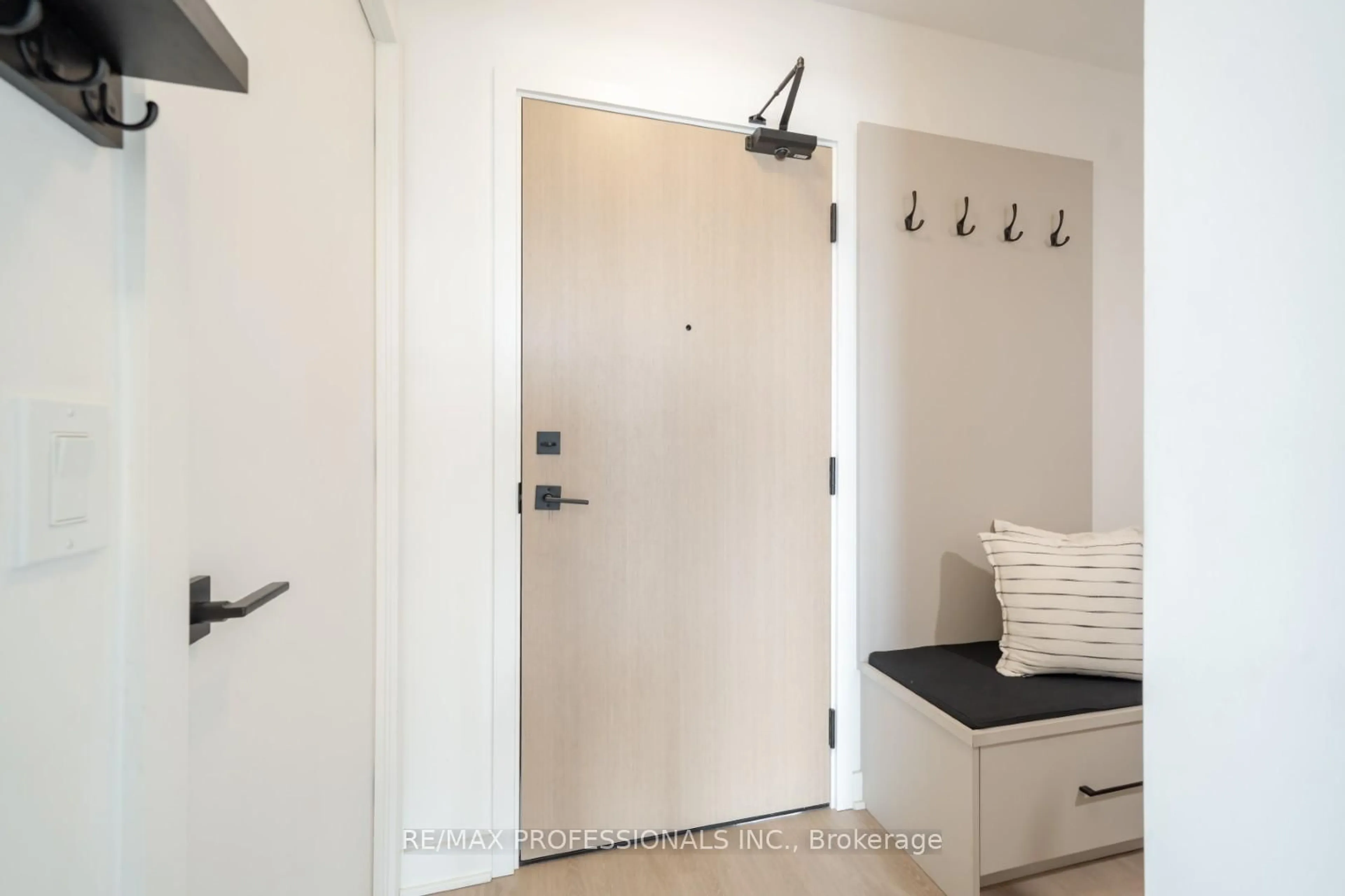 Indoor entryway for 36 Zorra St #305, Toronto Ontario M8Z 0G5
