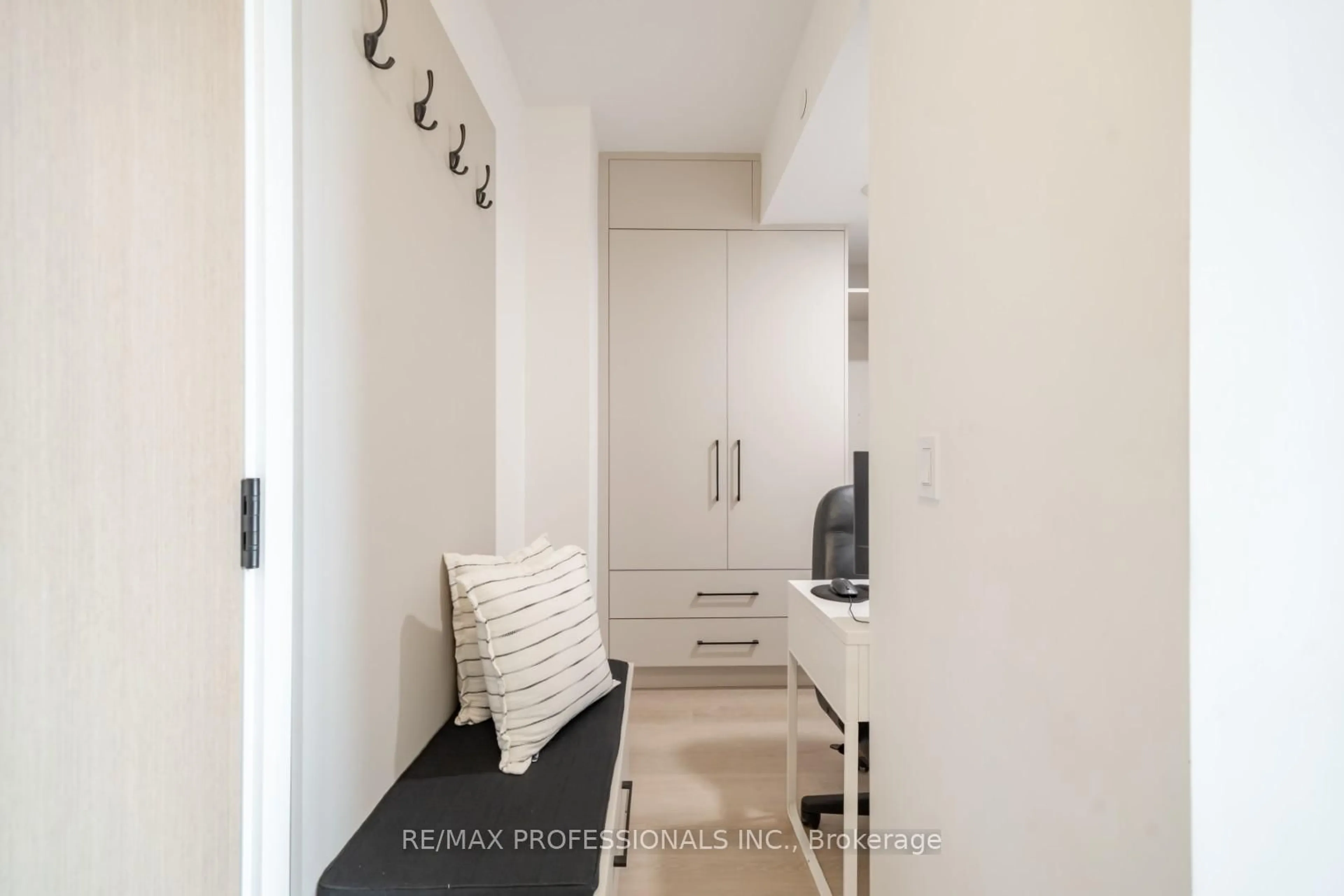Indoor entryway for 36 Zorra St #305, Toronto Ontario M8Z 0G5