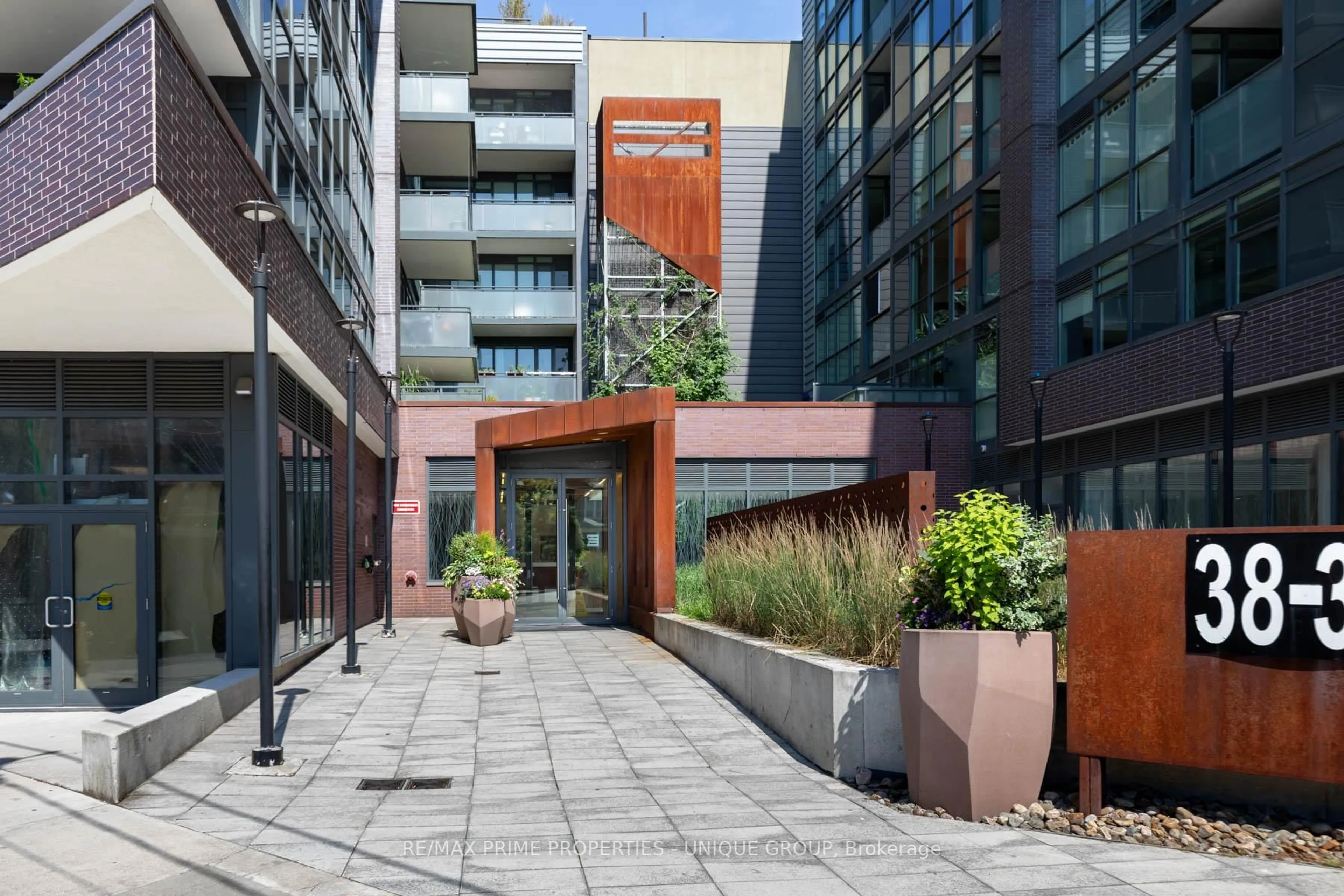 Patio, street for 38 Howard Park Ave #618, Toronto Ontario M6R 0A7