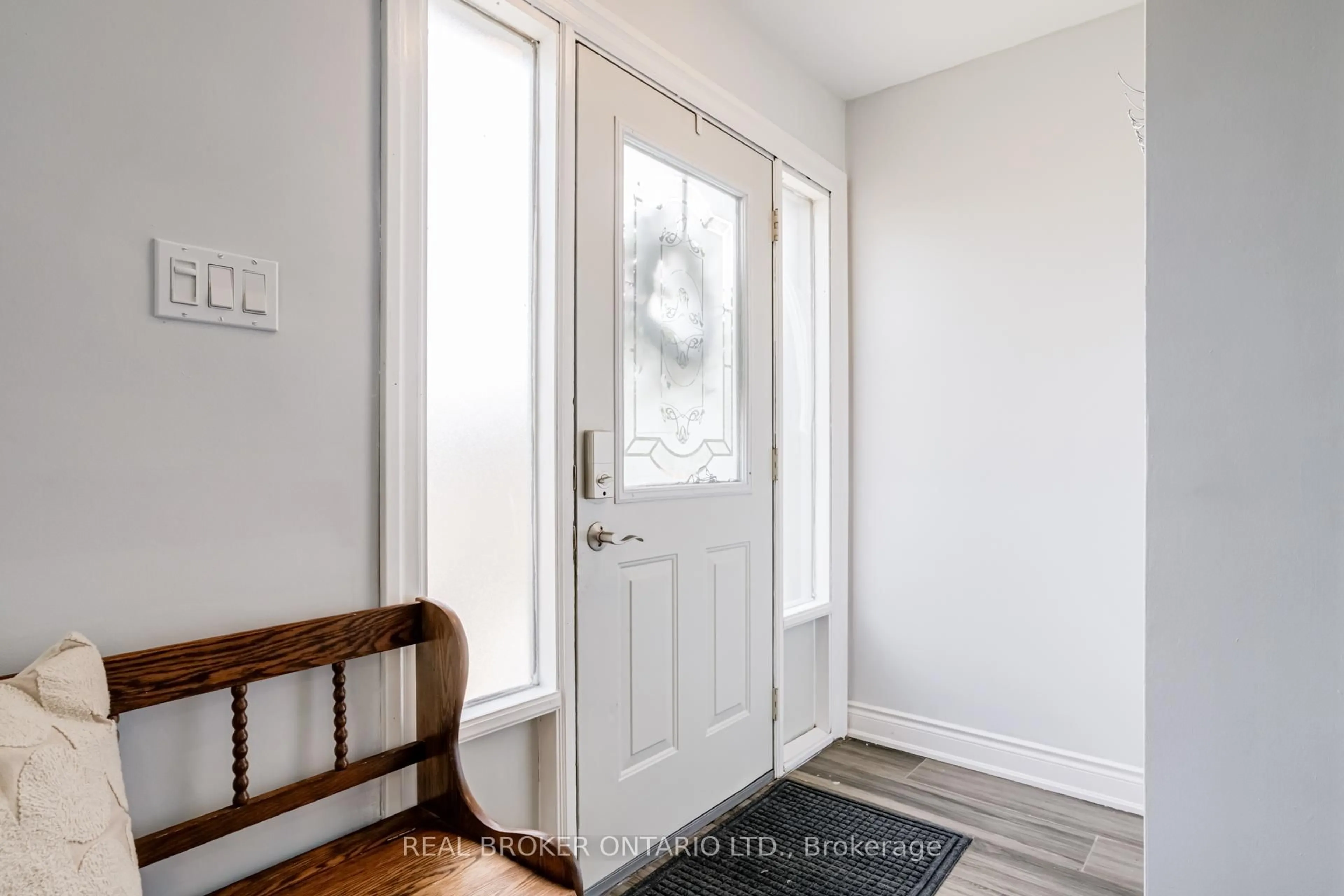 Indoor entryway for 50 Epsom Downs Dr, Brampton Ontario L6T 1Y8