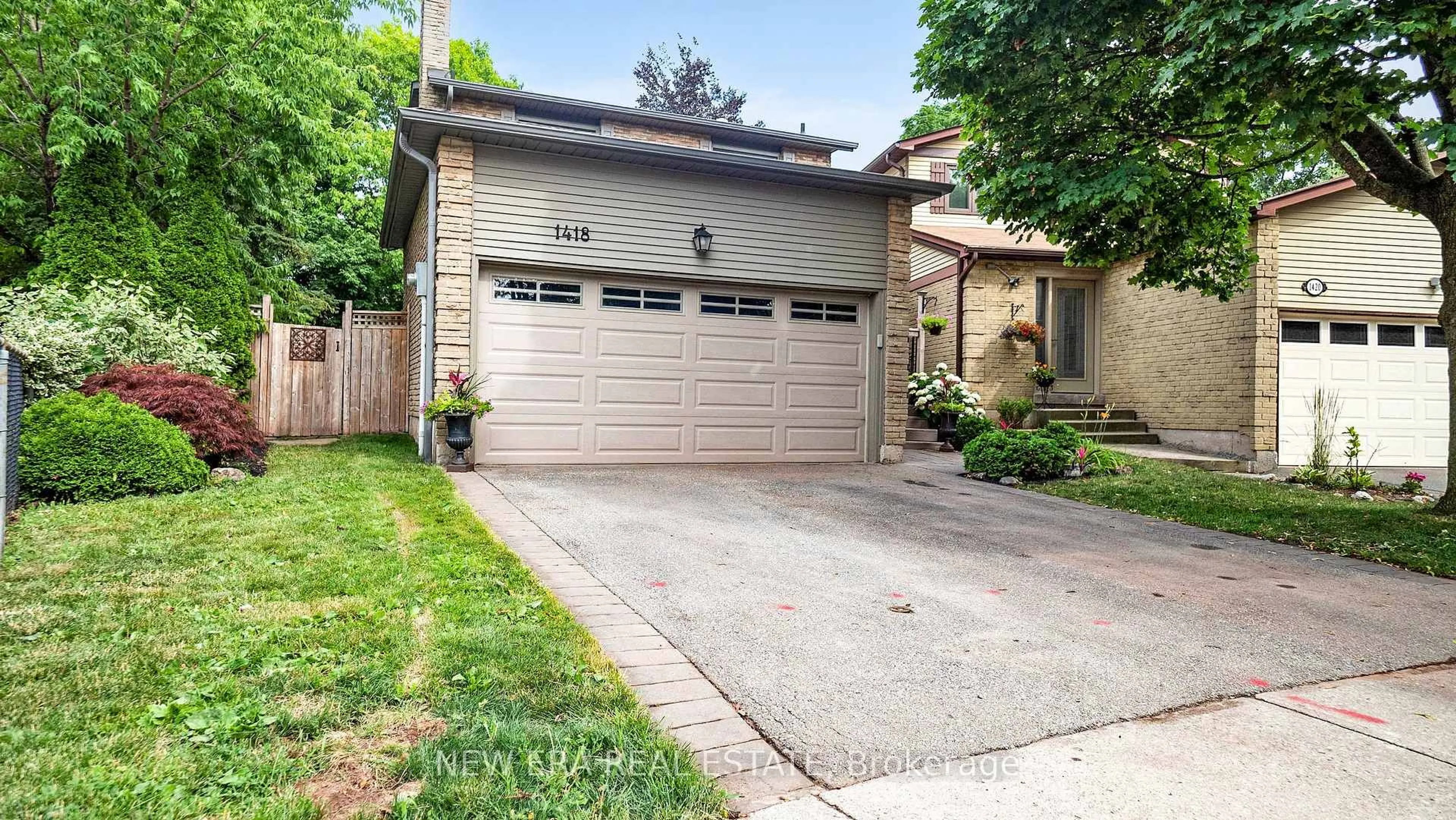 Home with brick exterior material, street for 1418 Jefferson Cres, Oakville Ontario L6H 3G6