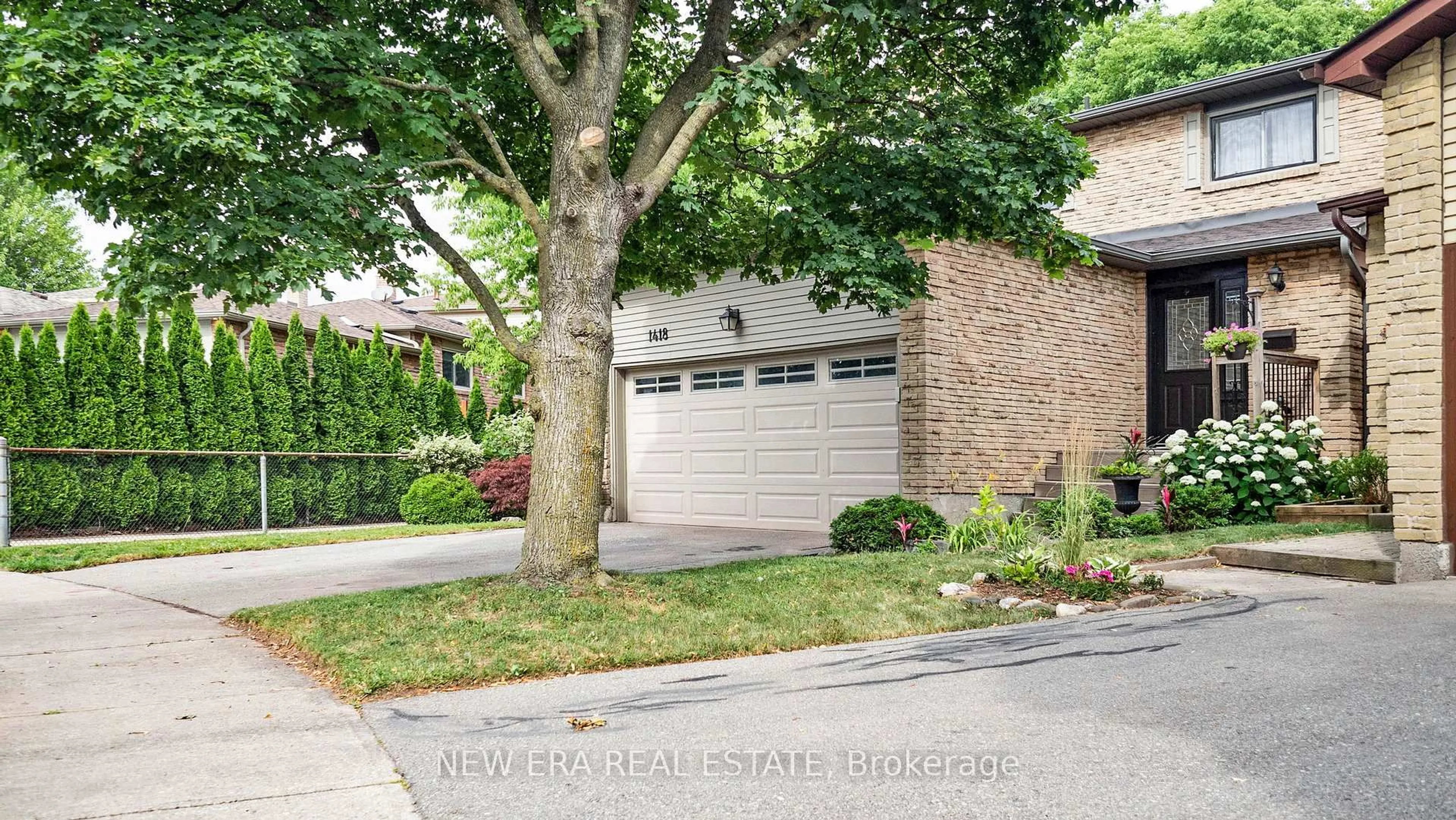 Home with brick exterior material, street for 1418 Jefferson Cres, Oakville Ontario L6H 3G6