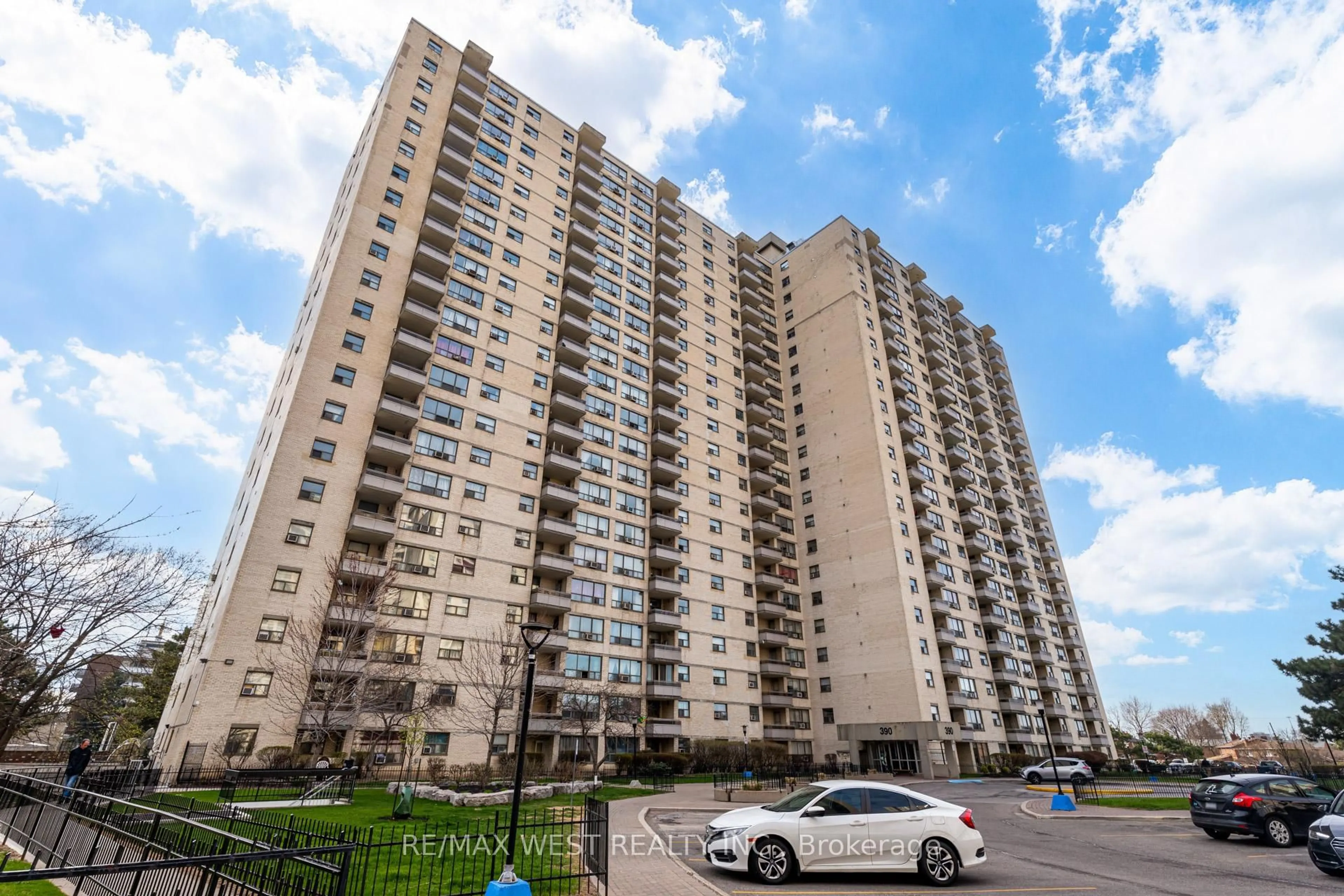 Unknown for 390 Dixon Rd #1013, Toronto Ontario M9R 1T4