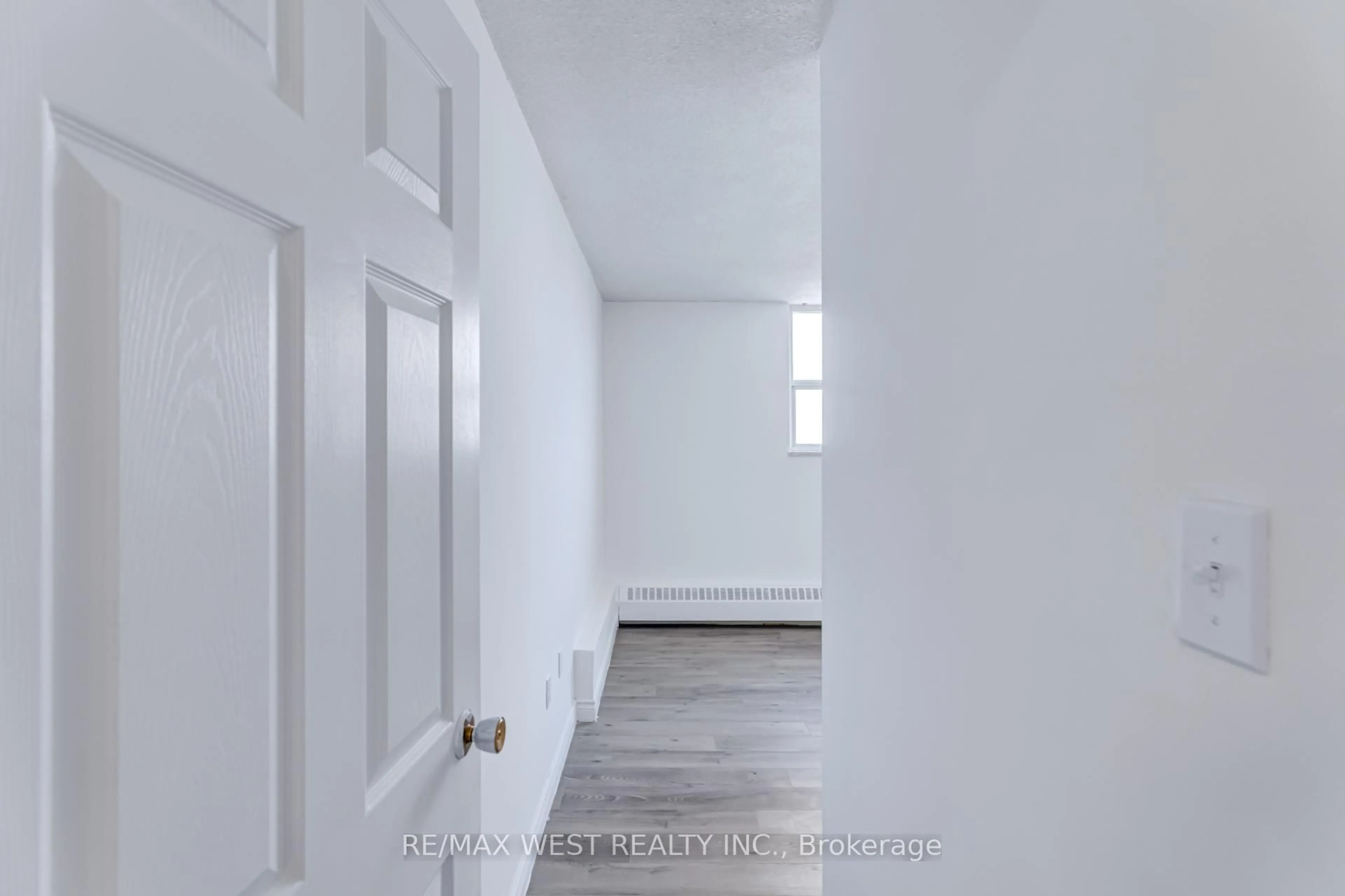 Unknown for 390 Dixon Rd #1013, Toronto Ontario M9R 1T4