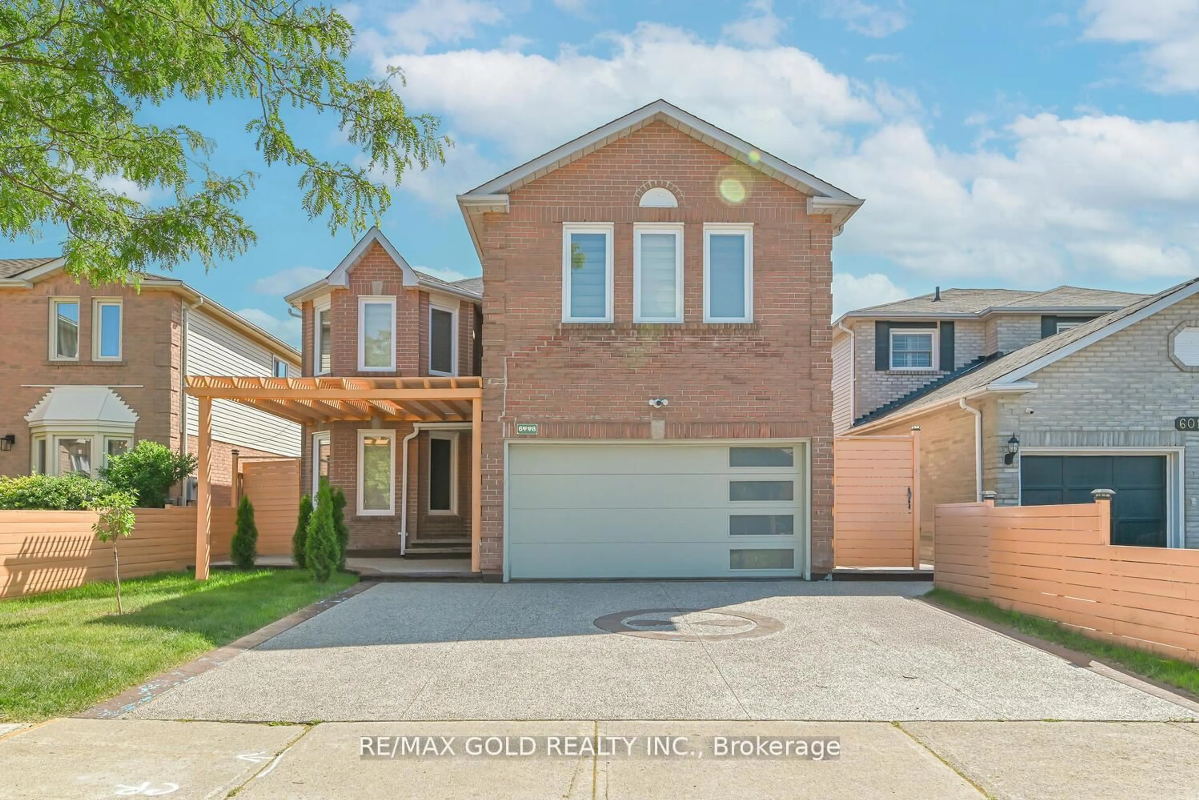 Home with brick exterior material, street for 6008 Grossbeak Dr, Mississauga Ontario L5N 5W8
