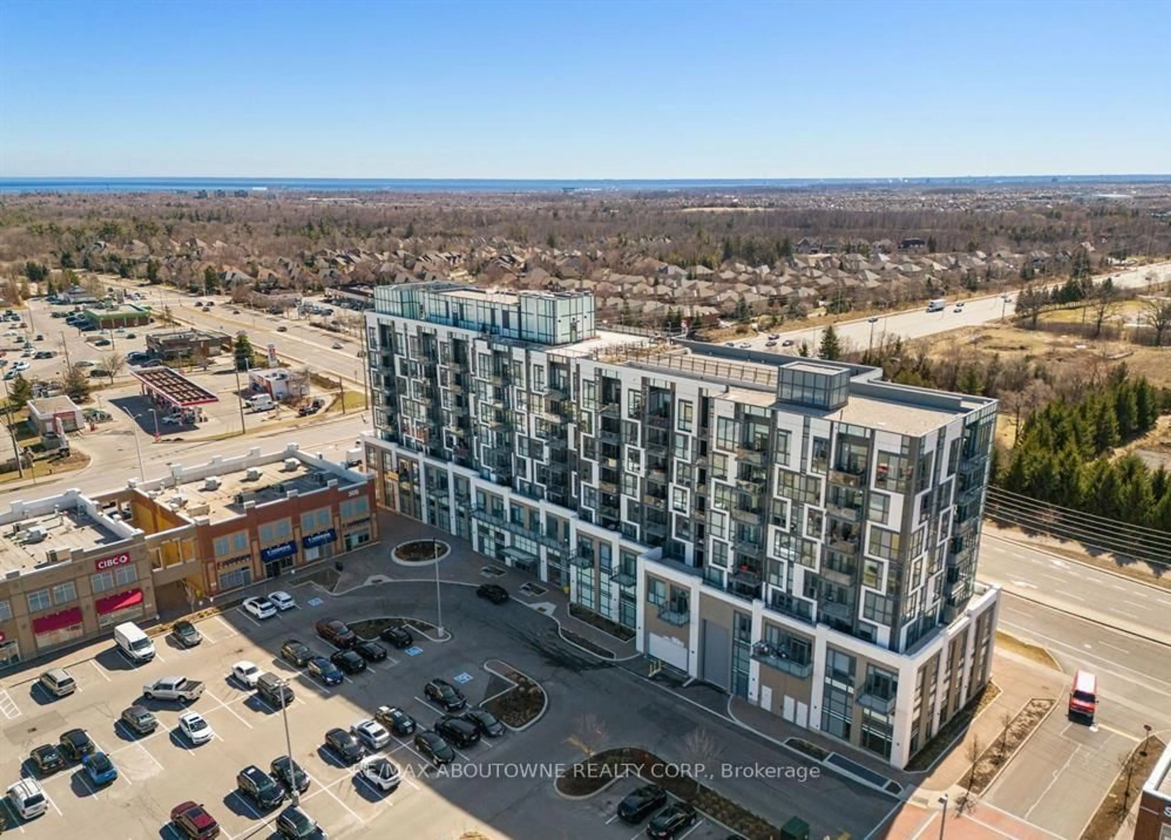A pic from outside/outdoor area/front of a property/back of a property/a pic from drone, unknown for 509 Dundas St #219, Oakville Ontario L6M 4M2