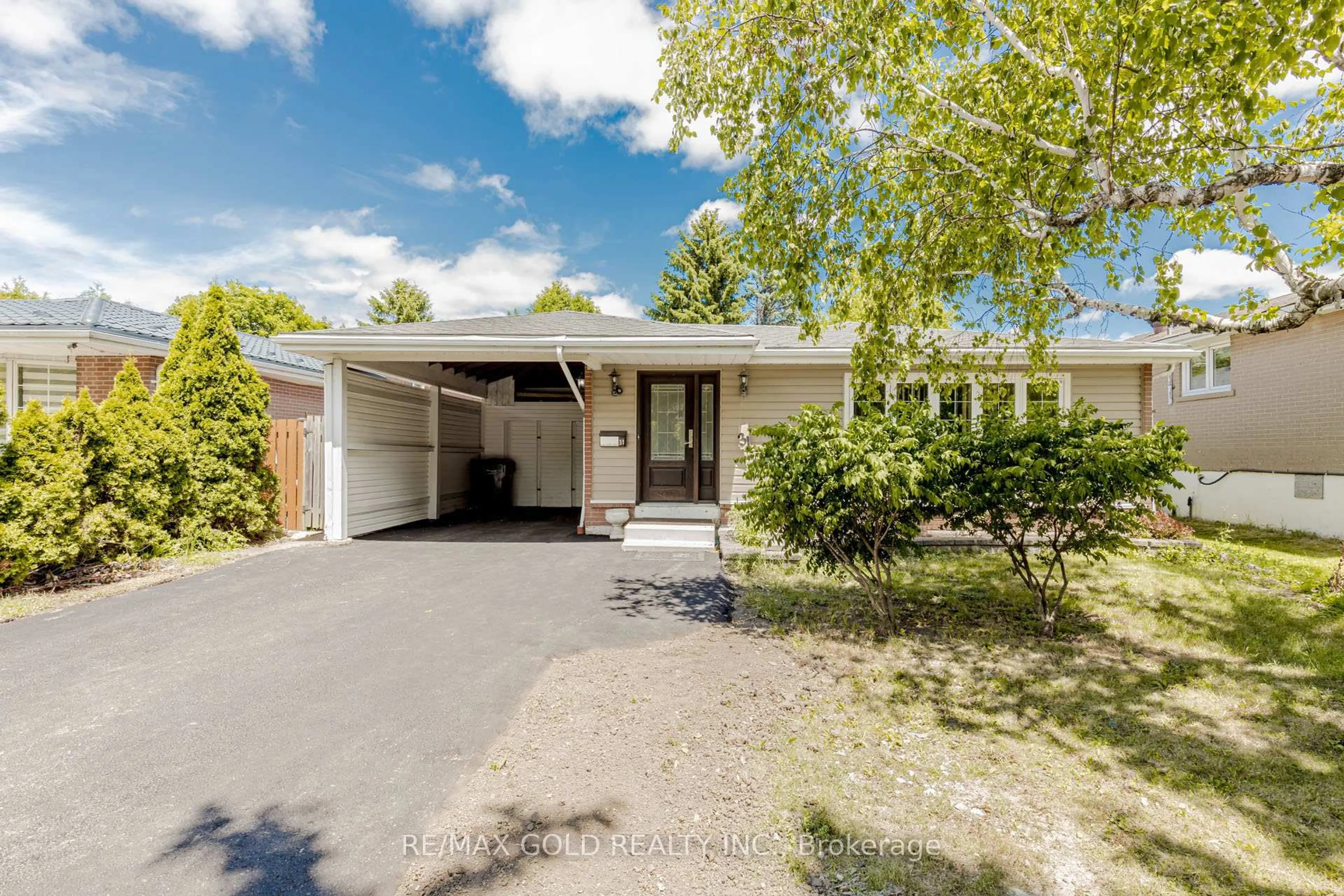Home with vinyl exterior material, street for 31 Braemar Dr, Brampton Ontario L6T 2L5