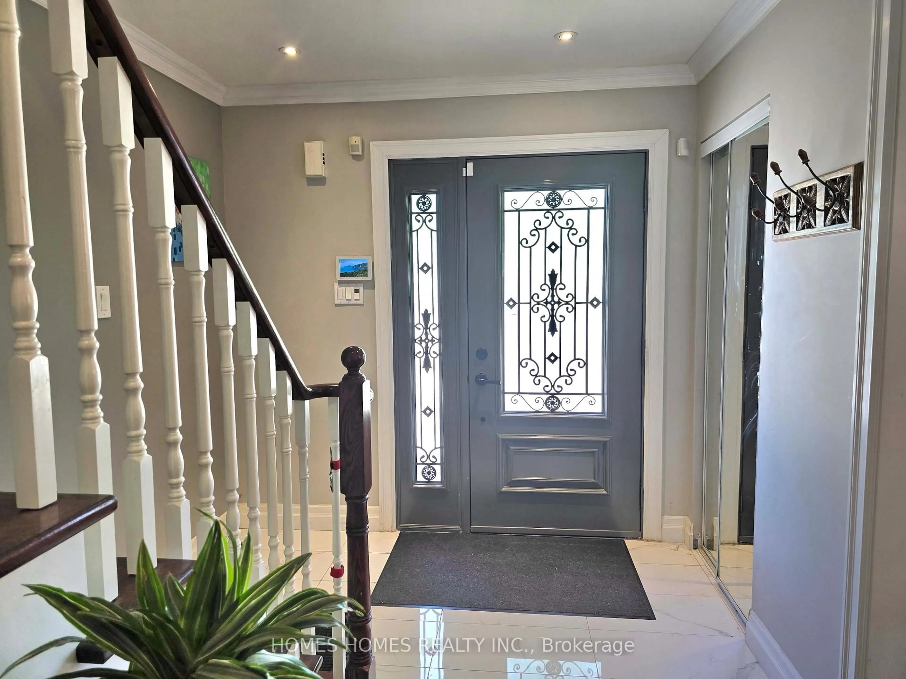 Indoor foyer for 6 Grasshopper Way, Brampton Ontario L6R 2E4