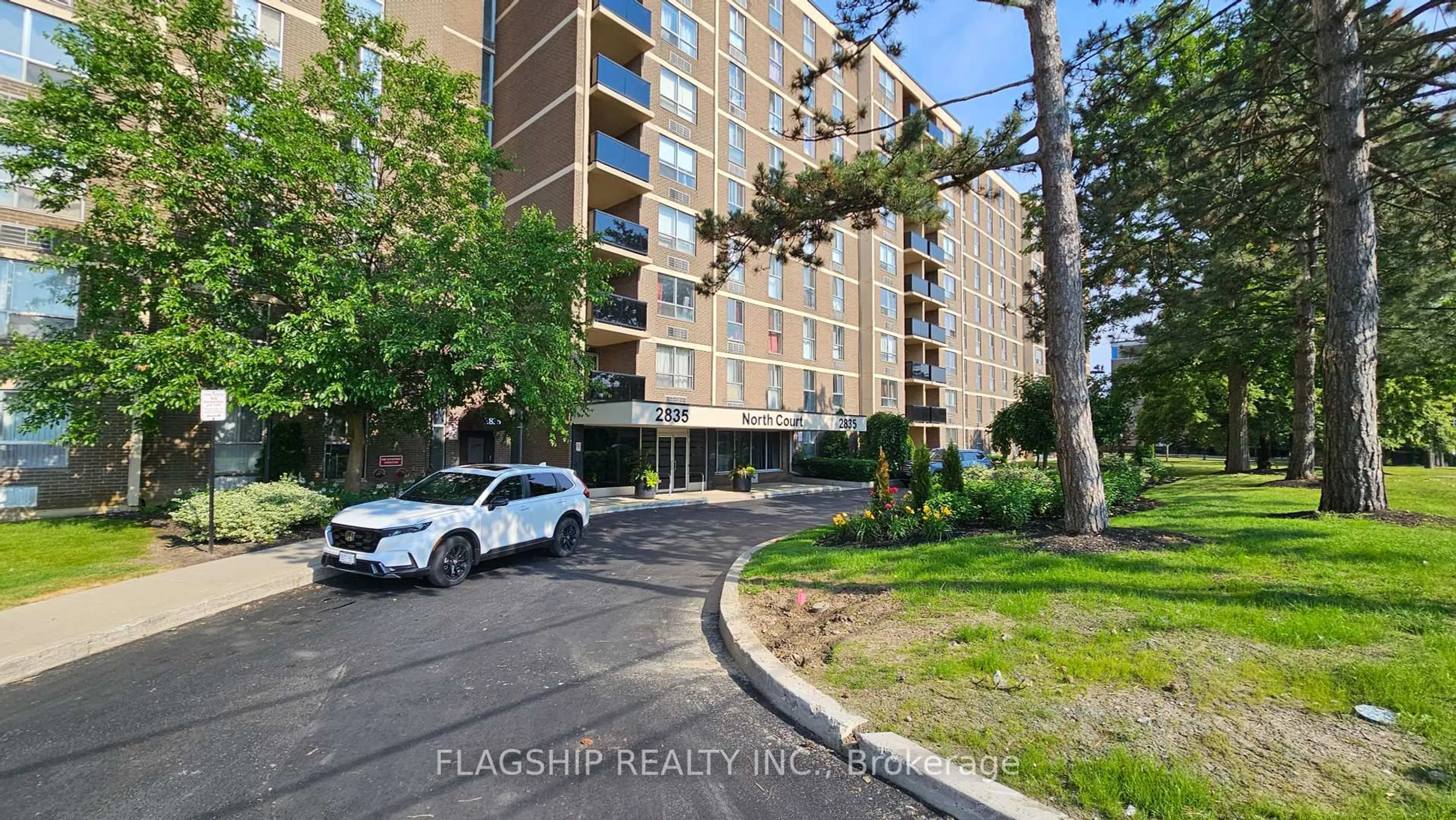 Indoor foyer for 2835 Islington Ave #612, Toronto Ontario M9L 2K2