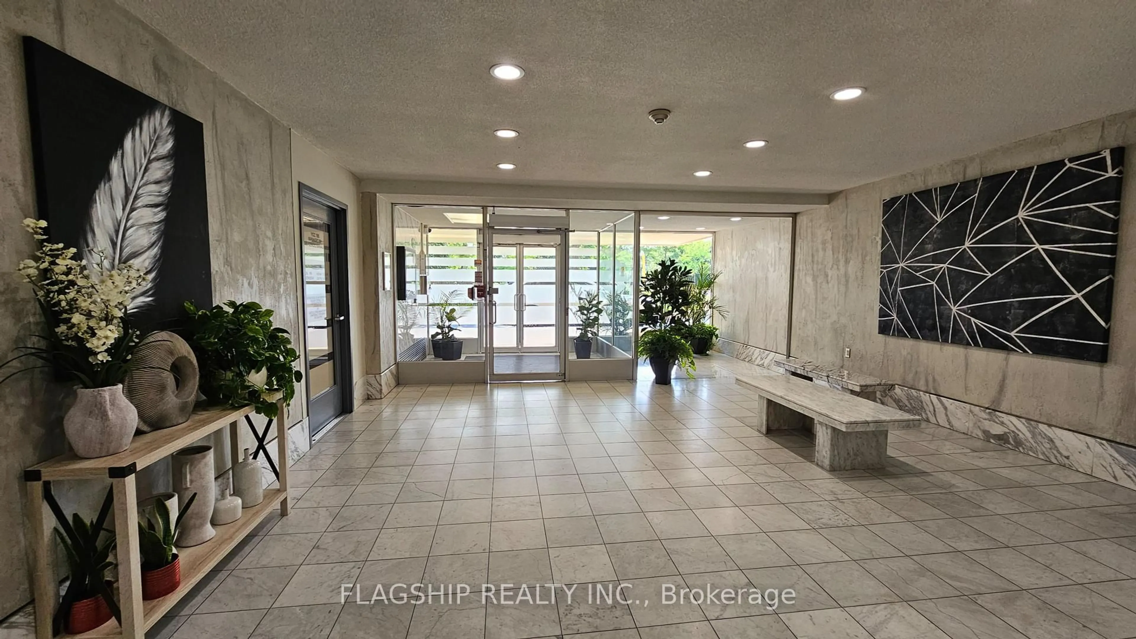 Indoor foyer for 2835 Islington Ave #612, Toronto Ontario M9L 2K2