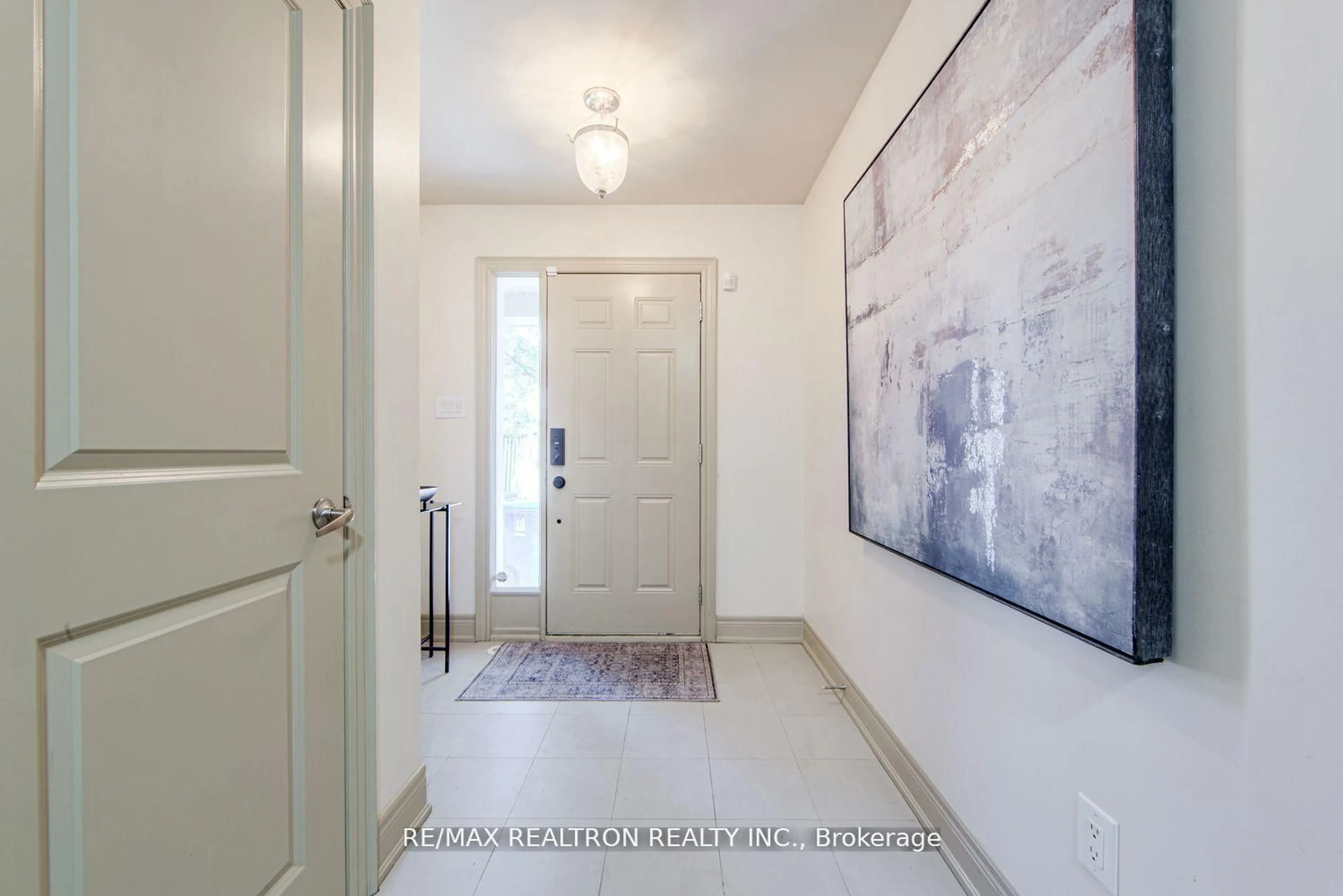 Indoor entryway for 62 Monclova Rd, Toronto Ontario M3M 0A6