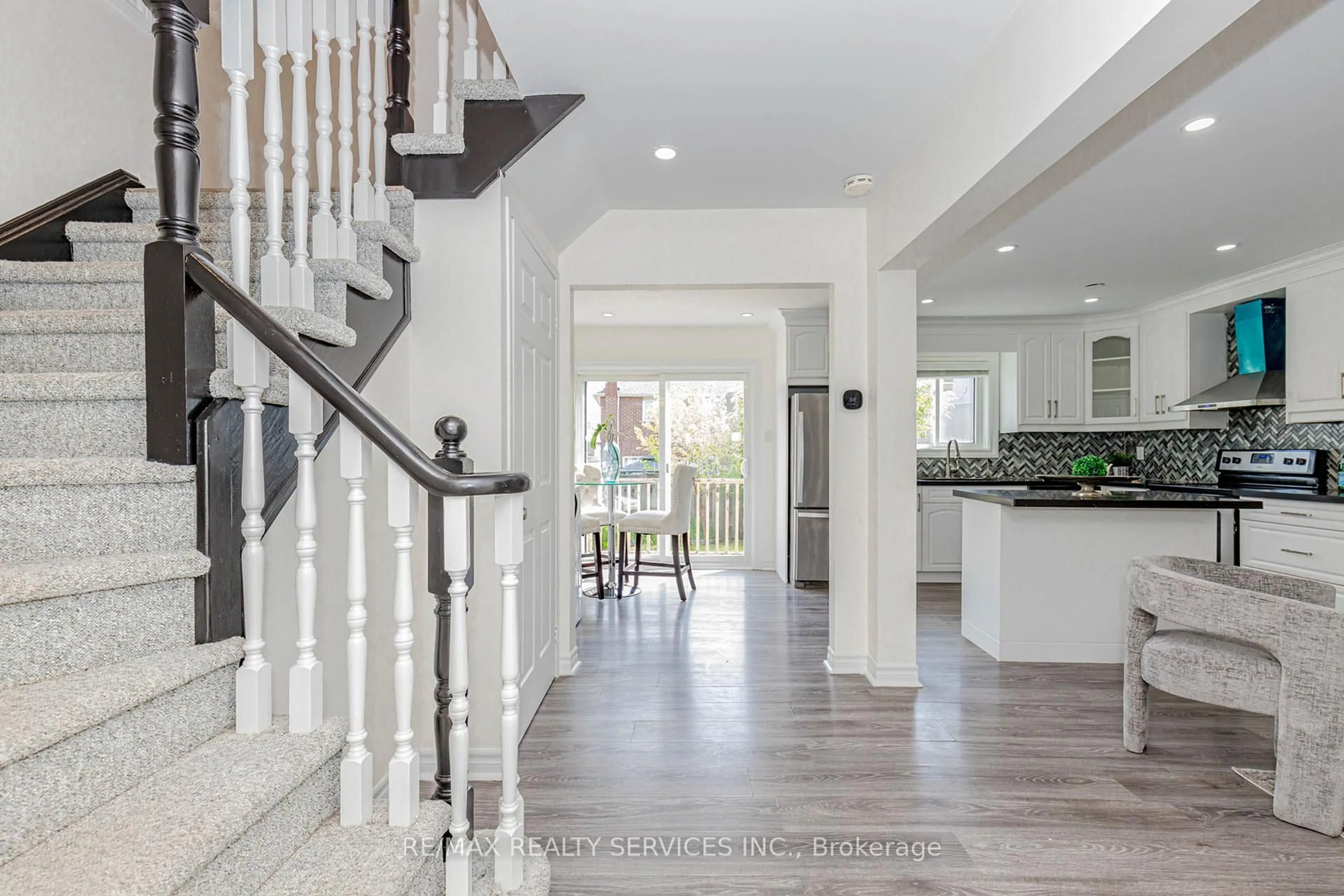 Indoor entryway for 40 Bighorn Cres, Brampton Ontario L6R 1G5