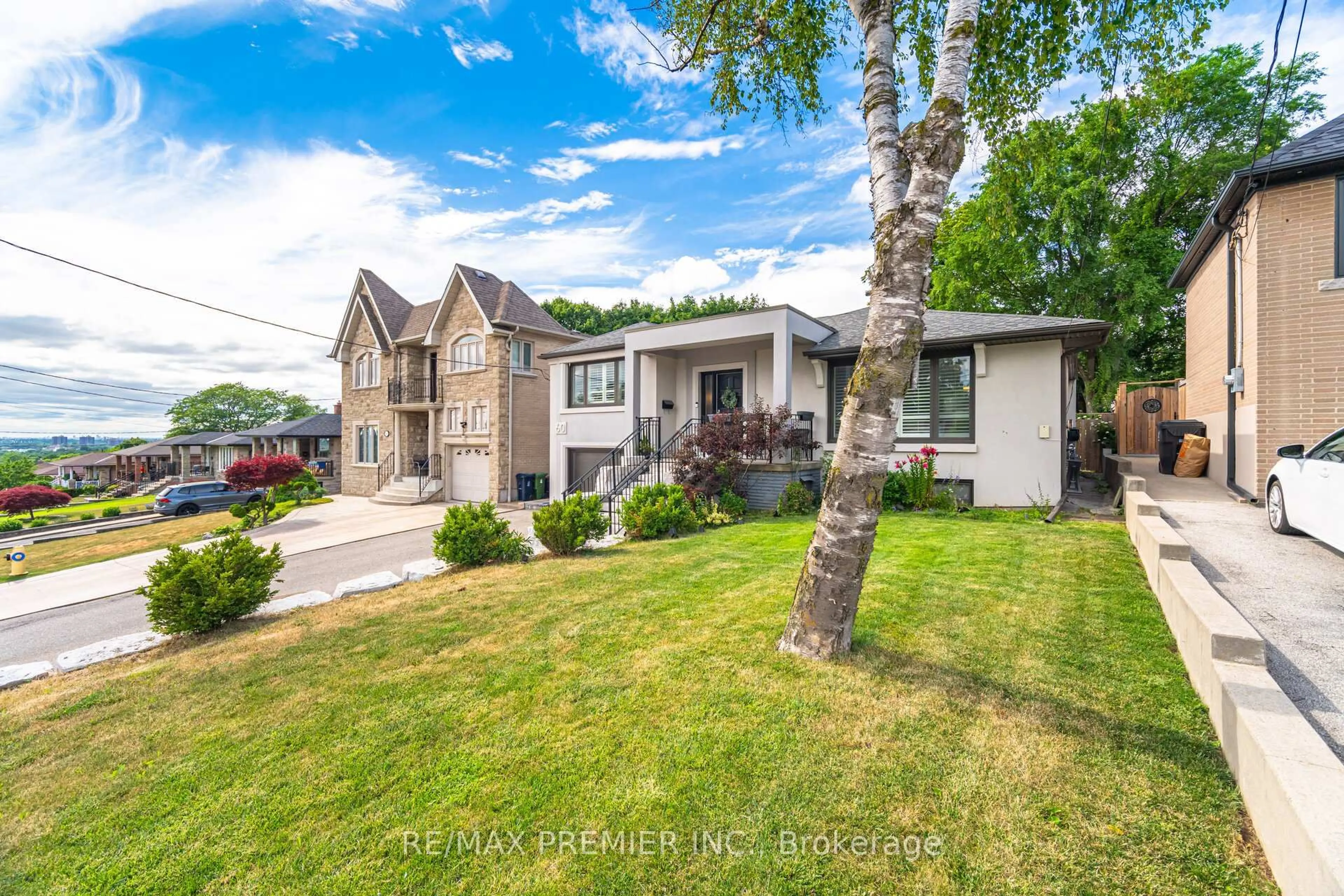 A pic from outside/outdoor area/front of a property/back of a property/a pic from drone, street for 60 Deevale Rd, Toronto Ontario M3M 1Z5