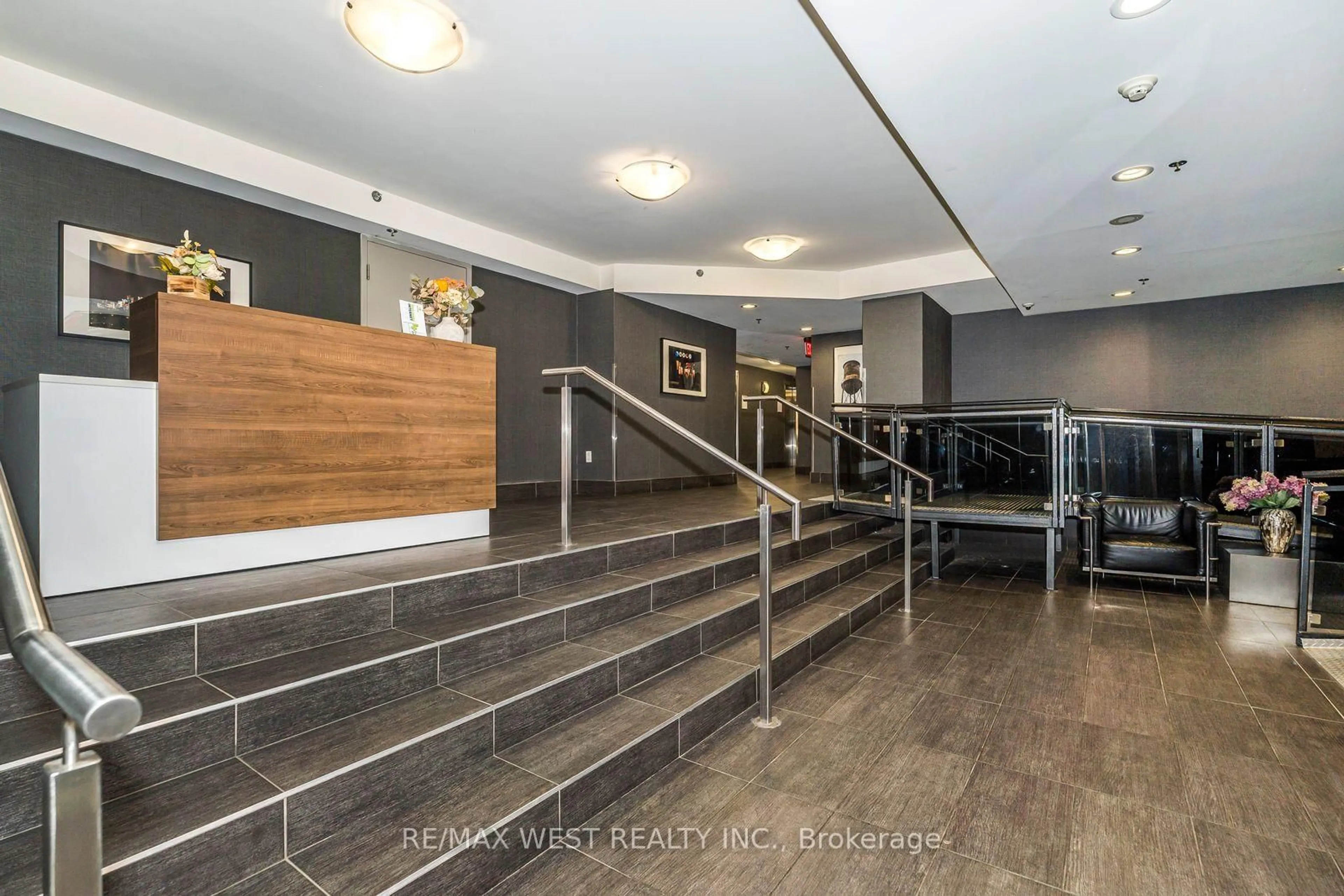 Unknown for 816 Lansdowne Ave #209, Toronto Ontario M6H 4K6